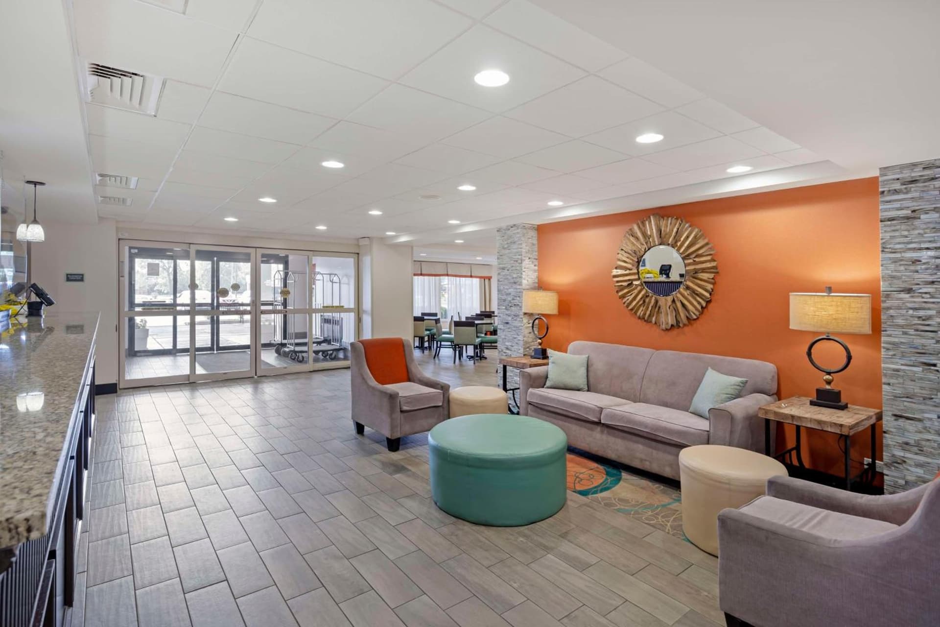 Best Western Plus Chicagoland - Countryside interior in Countryside, IL — gallery photo 2