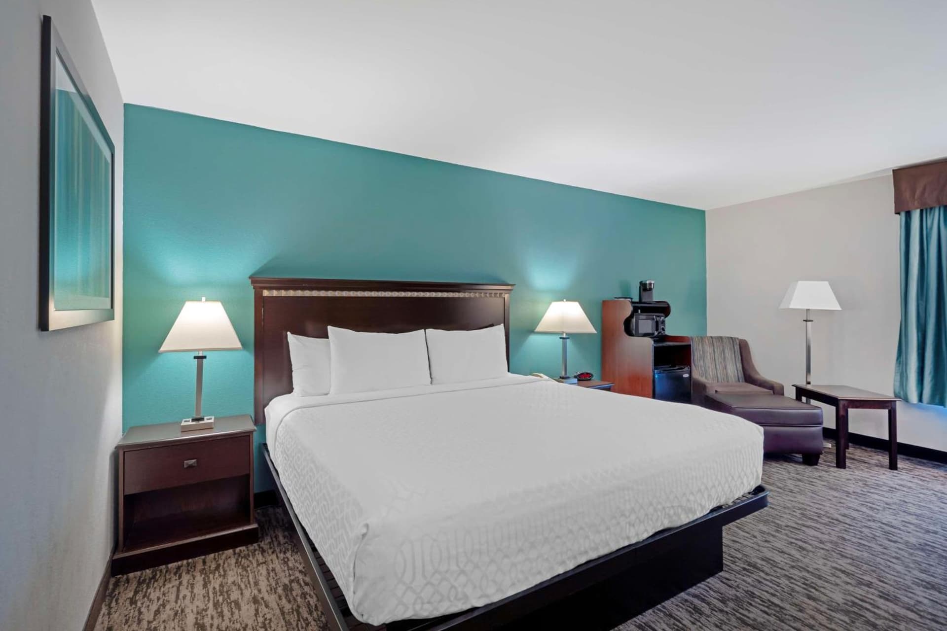 Best Western Plus Chicagoland - Countryside interior in Countryside, IL — gallery photo 2