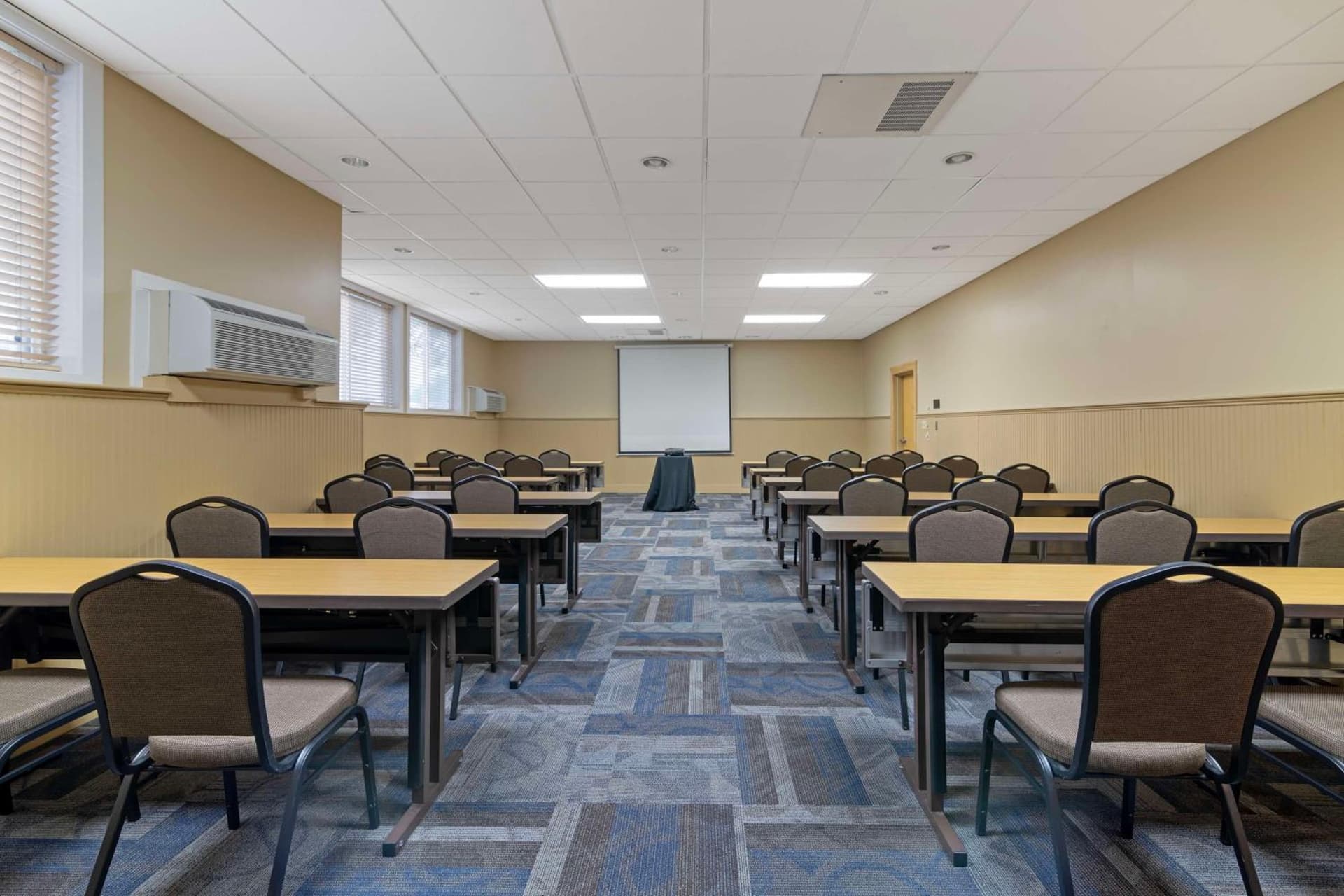 Best Western Plus Windjammer Inn & Conference Center gallery photo in Burlington, VT — image 26