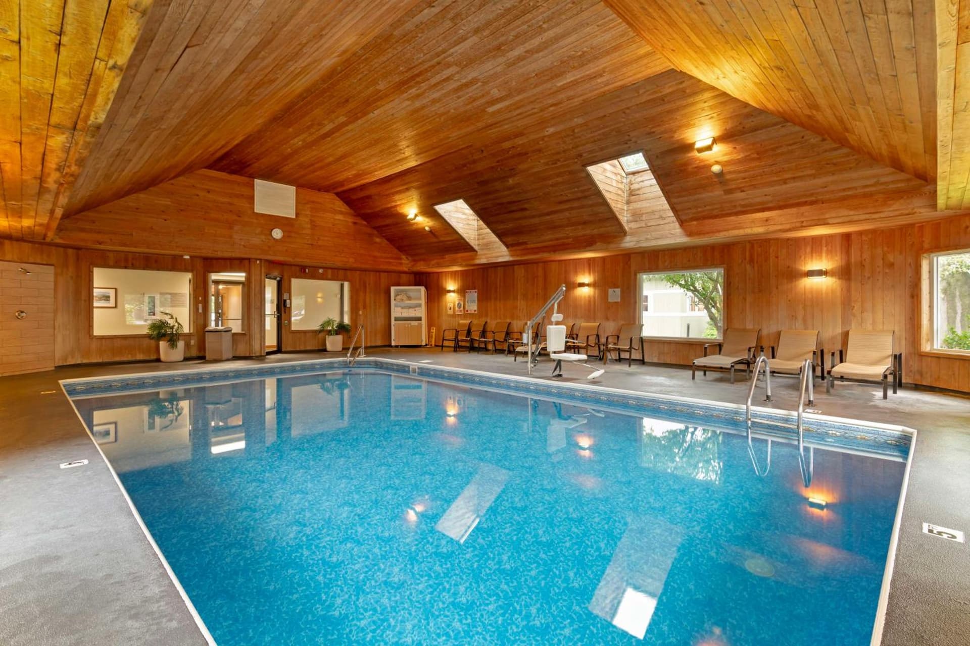 Best Western Plus Windjammer Inn & Conference Center property views in Burlington, VT — gallery photo 3