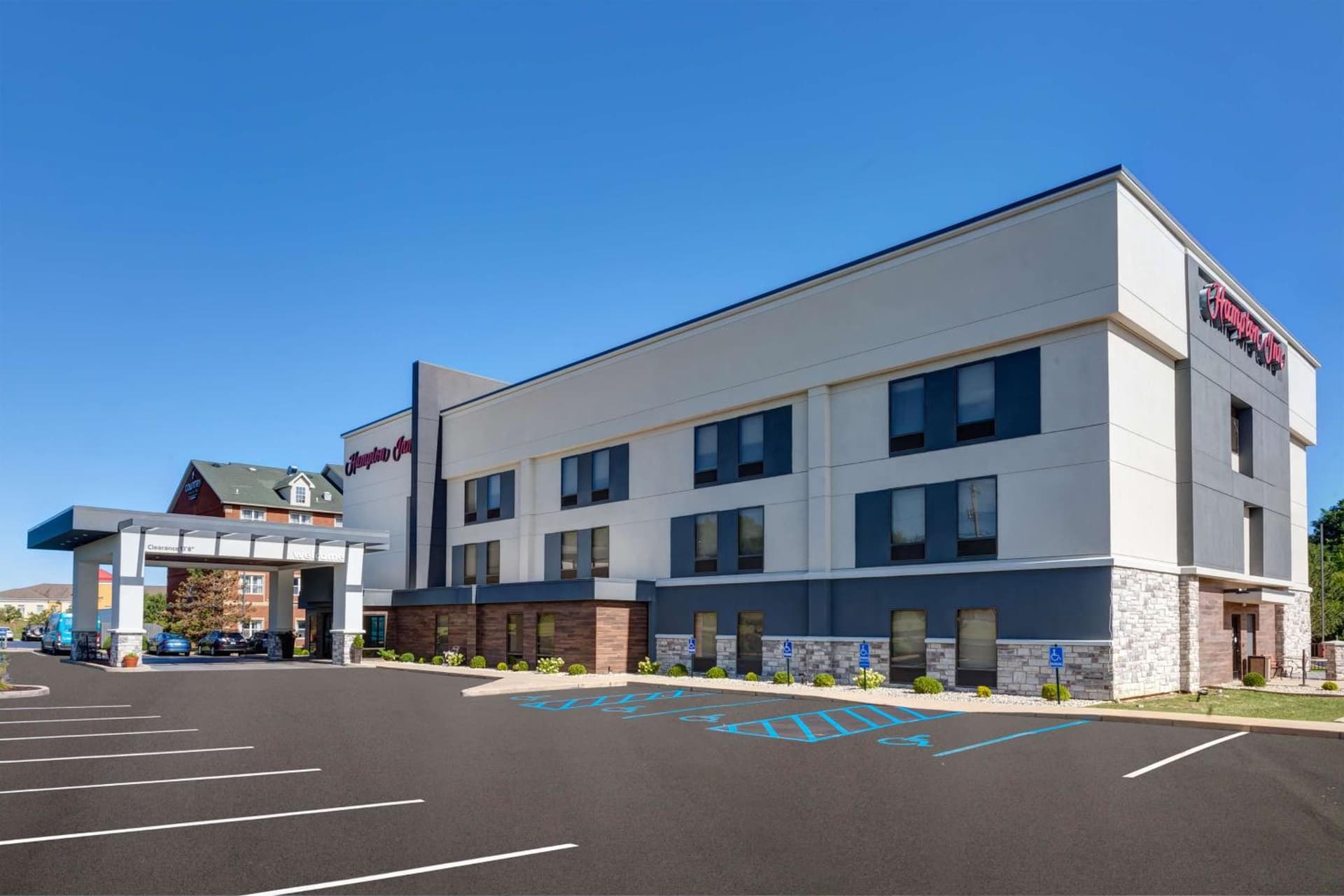 Hampton Inn Cincinnati Airport-North interior in Hebron, KY — gallery photo 2