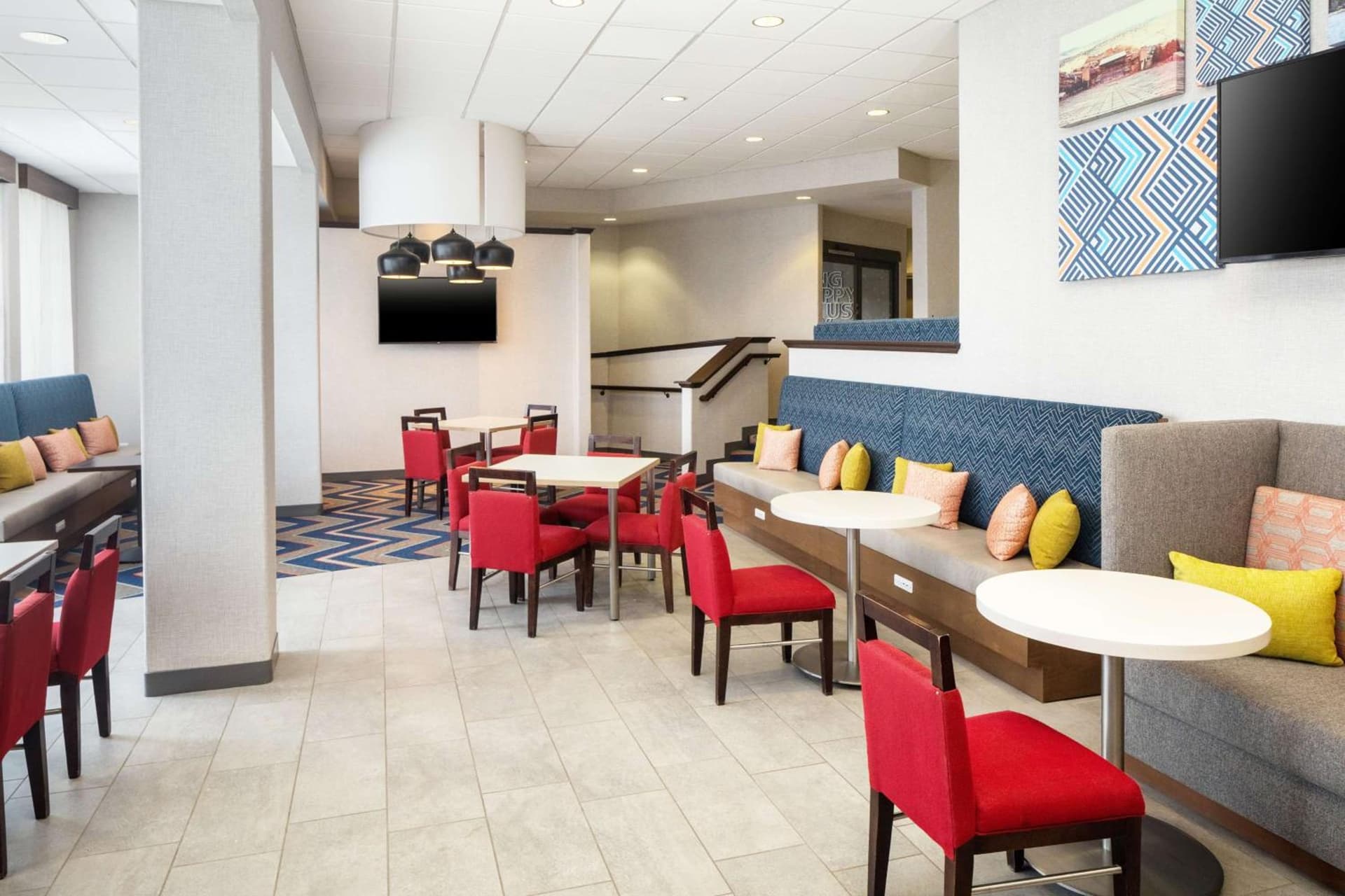 Hampton Inn & Suites Parker interior in Parker, CO — gallery photo 2