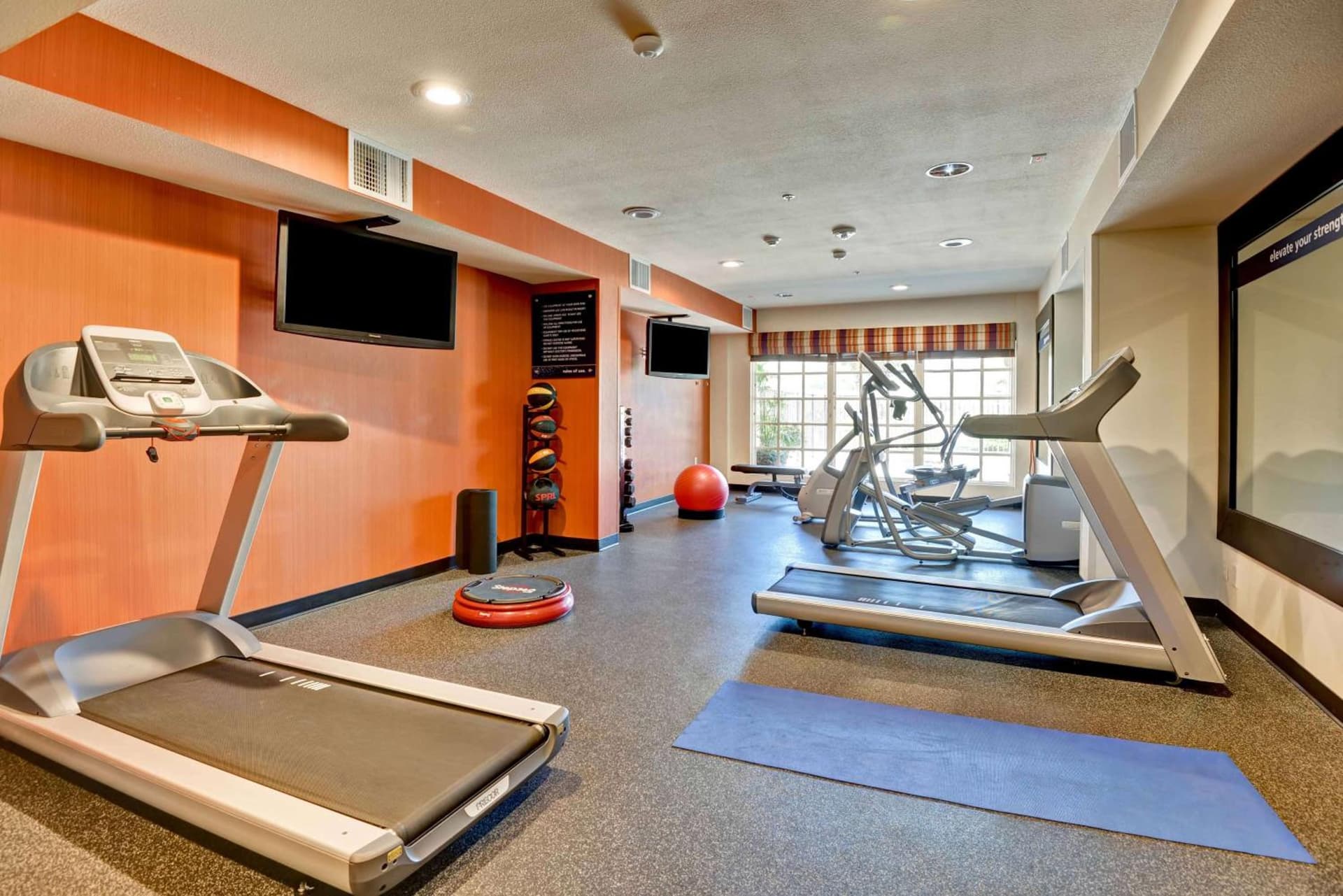 Hampton Inn & Suites San Clemente - Fully Renovated gallery photo in San Clemente, CA — image 23