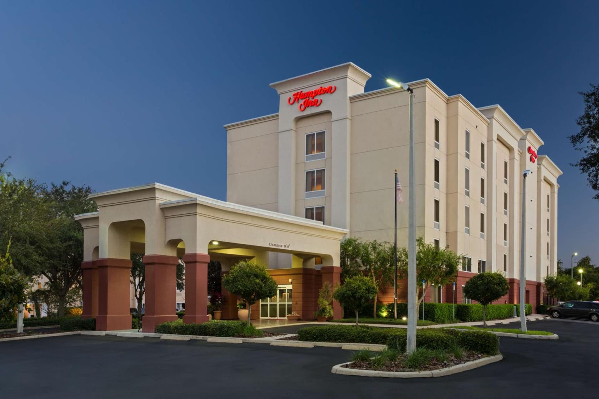 Hampton Inn Leesburg Tavares interior in Leesburg, FL — gallery photo 2