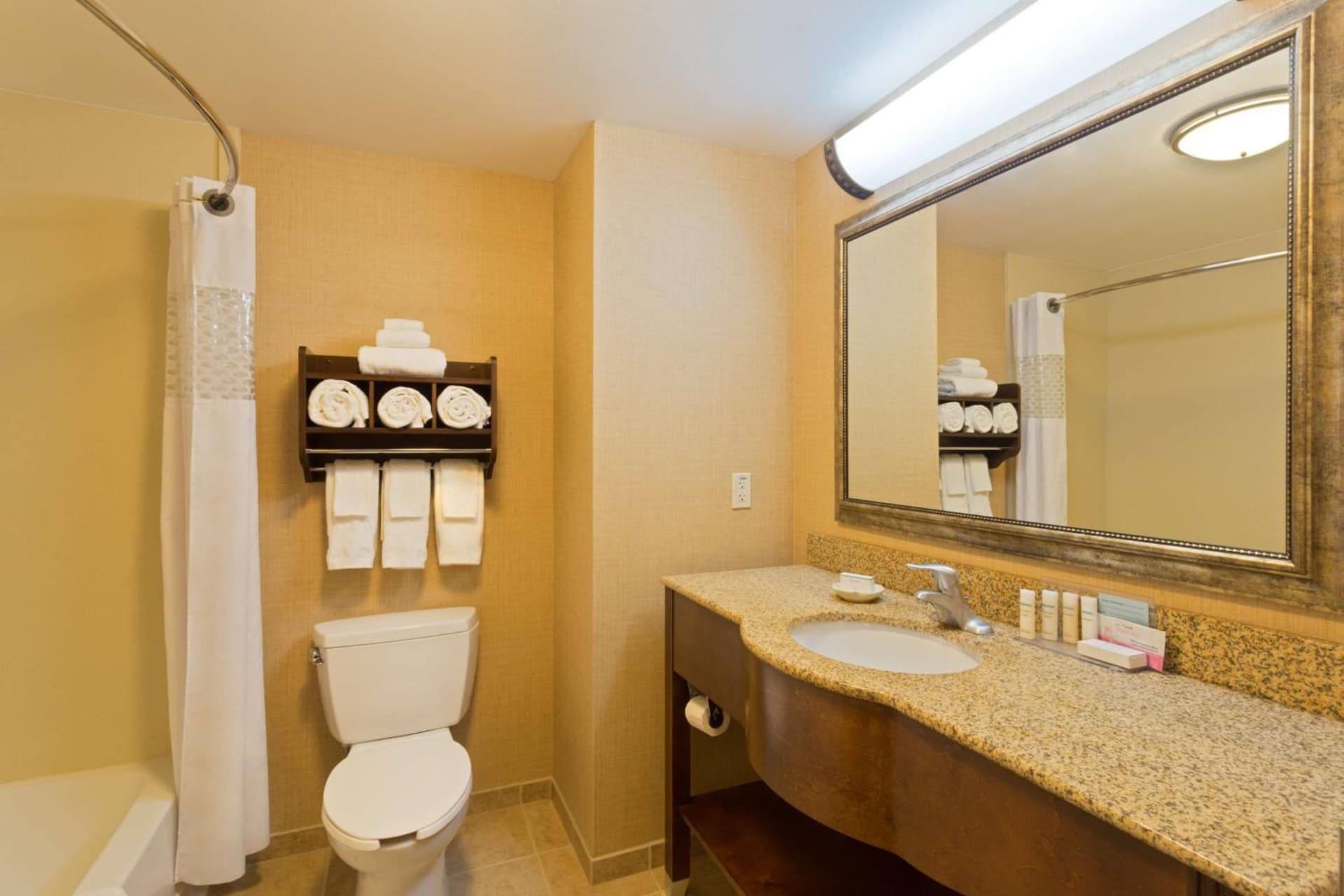 Hampton Inn Leesburg Tavares gallery photo in Leesburg, FL — image 23