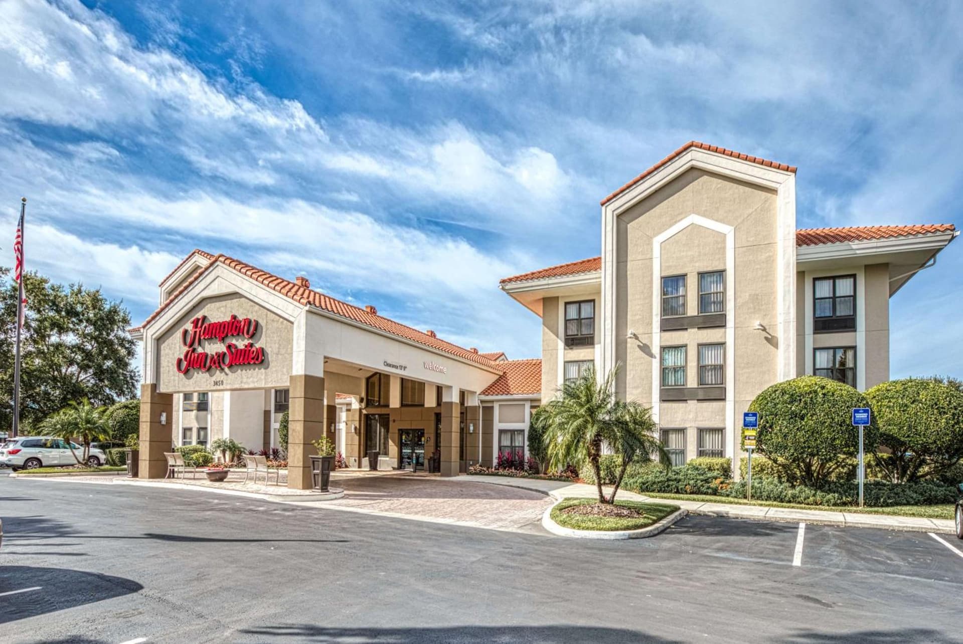 Hampton Inn & Suites Orlando-East UCF interior in Orlando, FL — gallery photo 2