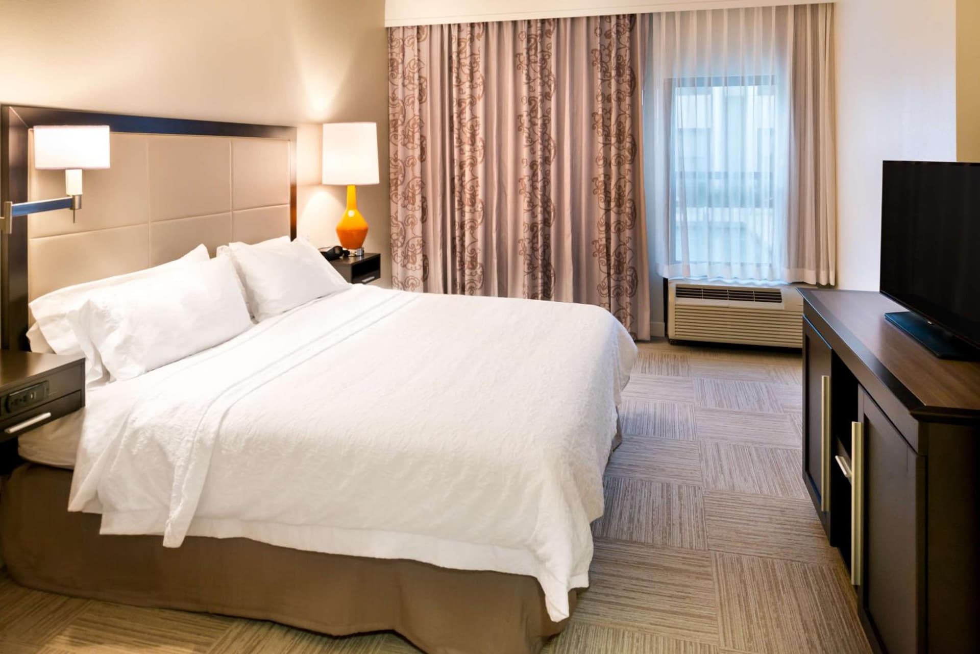 Hampton Inn & Suites Orlando-East UCF gallery photo in Orlando, FL — image 18