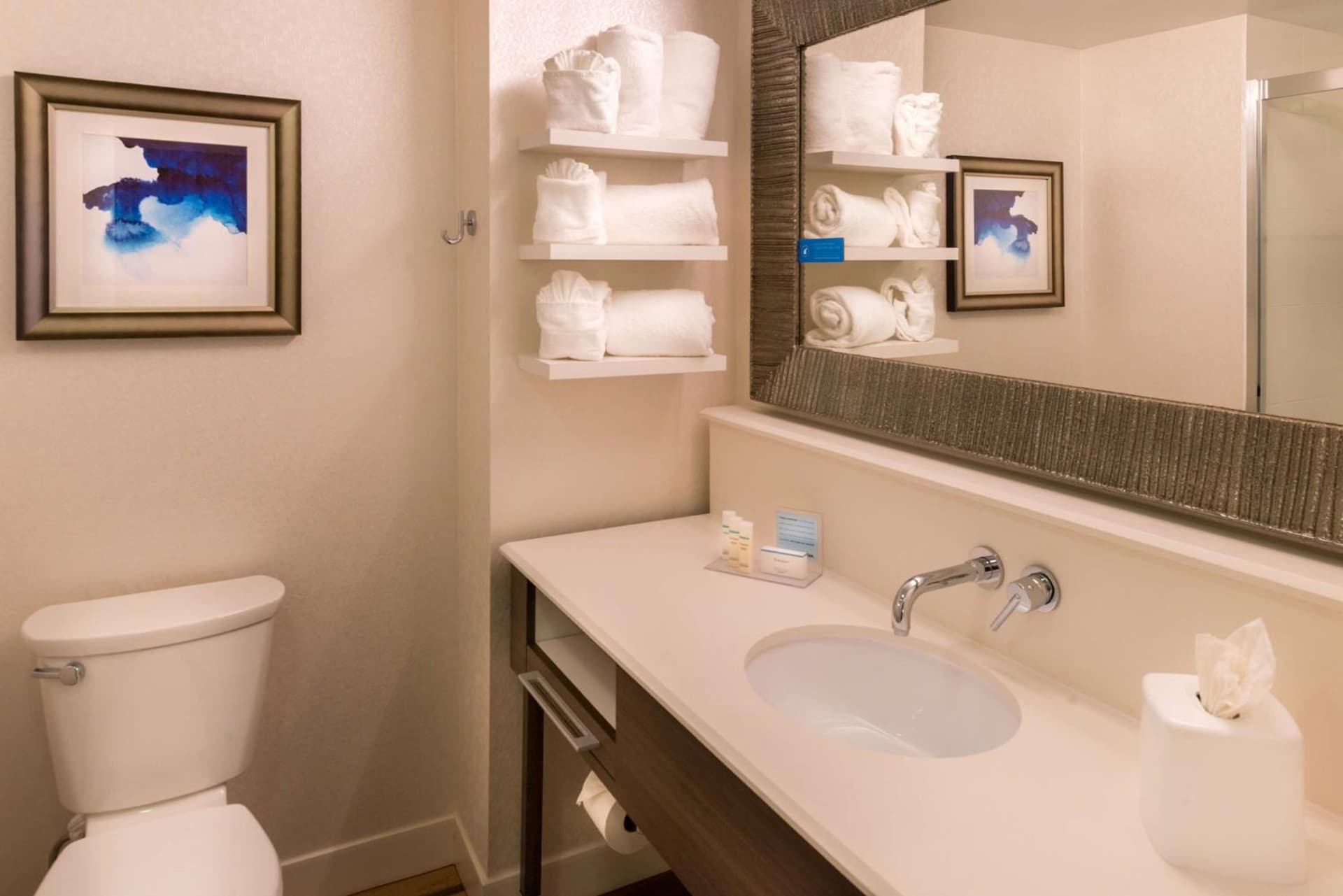 Hampton Inn & Suites Orlando-East UCF gallery photo in Orlando, FL — image 37