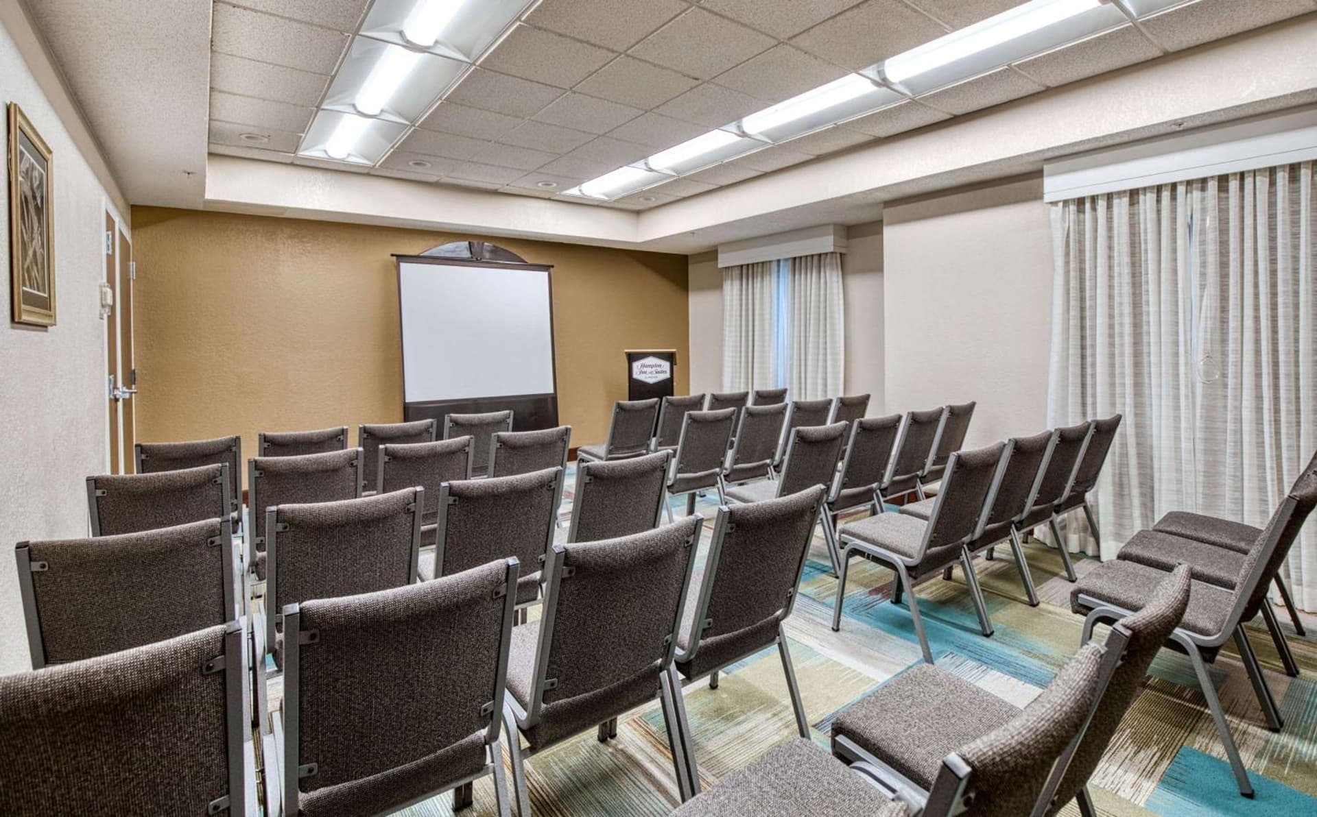 Hampton Inn & Suites Orlando-East UCF gallery photo in Orlando, FL — image 9