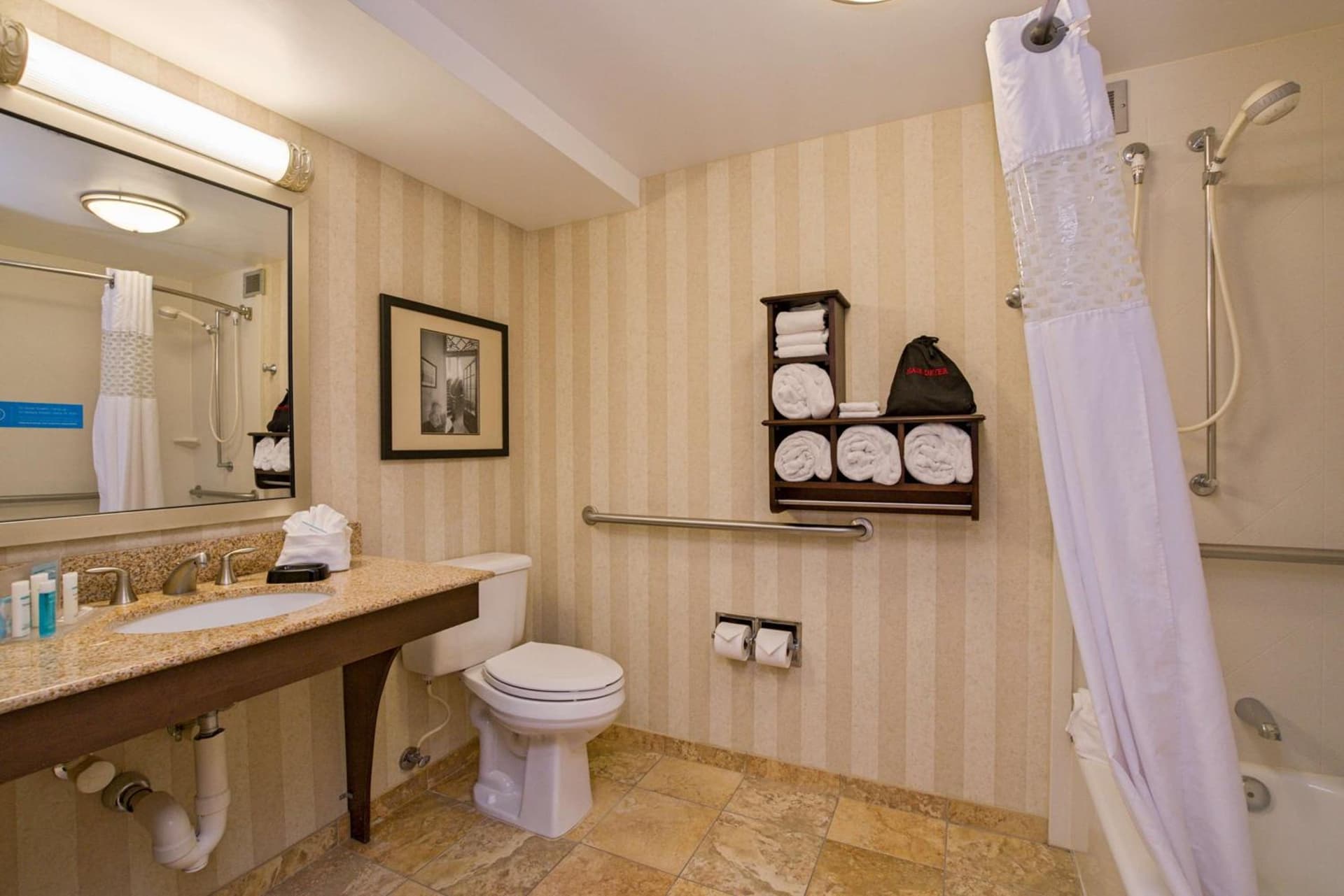 Hampton Inn Portsmouth Central interior in Portsmouth, NH — gallery photo 2