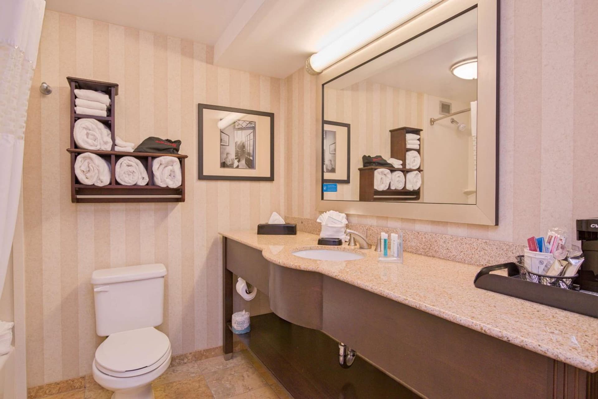 Hampton Inn Portsmouth Central gallery photo in Portsmouth, NH — image 17