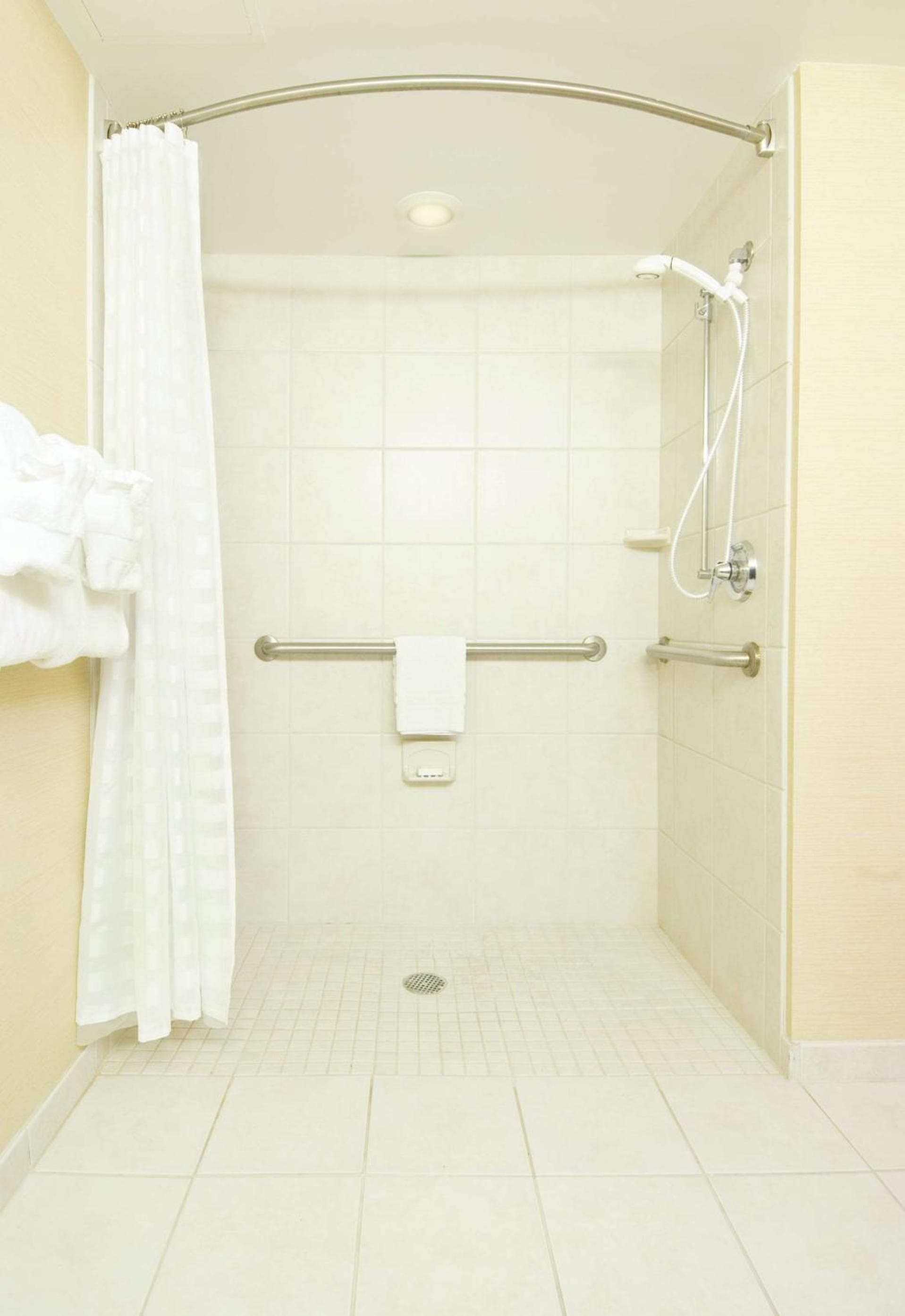 DoubleTree Suites by Hilton Hotel Cincinnati - Blue Ash gallery photo in Sharonville, OH — image 12