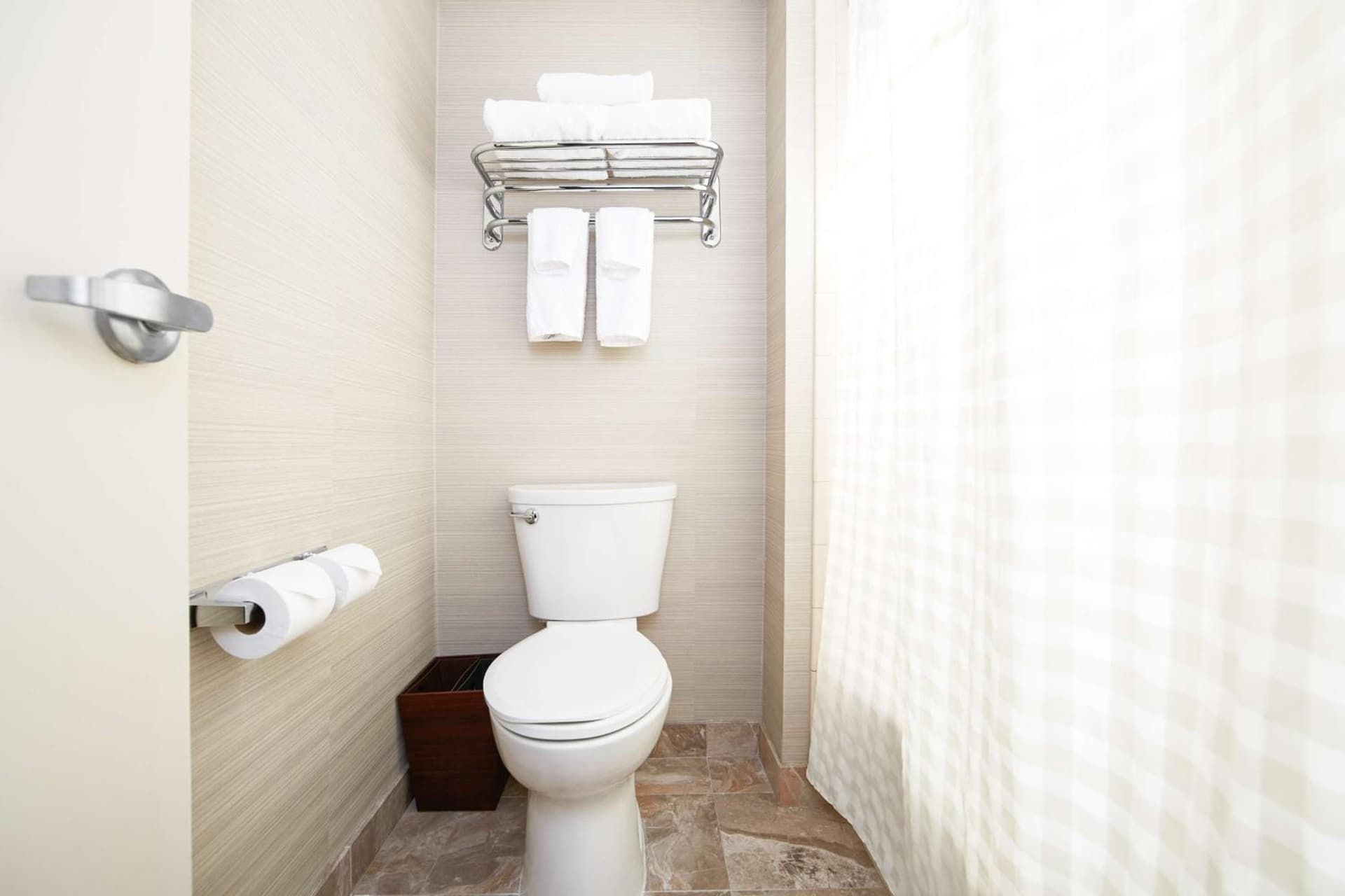DoubleTree Suites by Hilton Hotel Cincinnati - Blue Ash gallery photo in Sharonville, OH — image 28