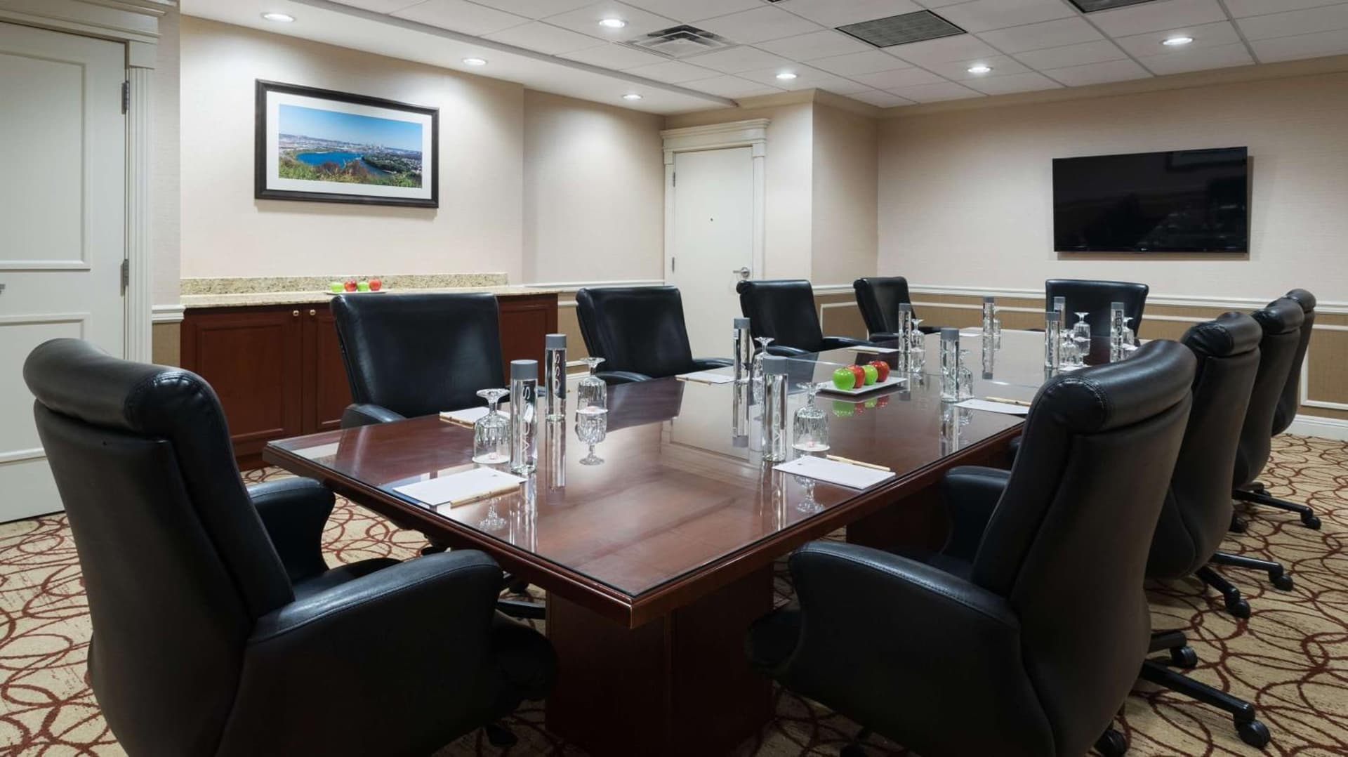 DoubleTree Suites by Hilton Hotel Cincinnati - Blue Ash interior in Sharonville, OH — gallery photo 2