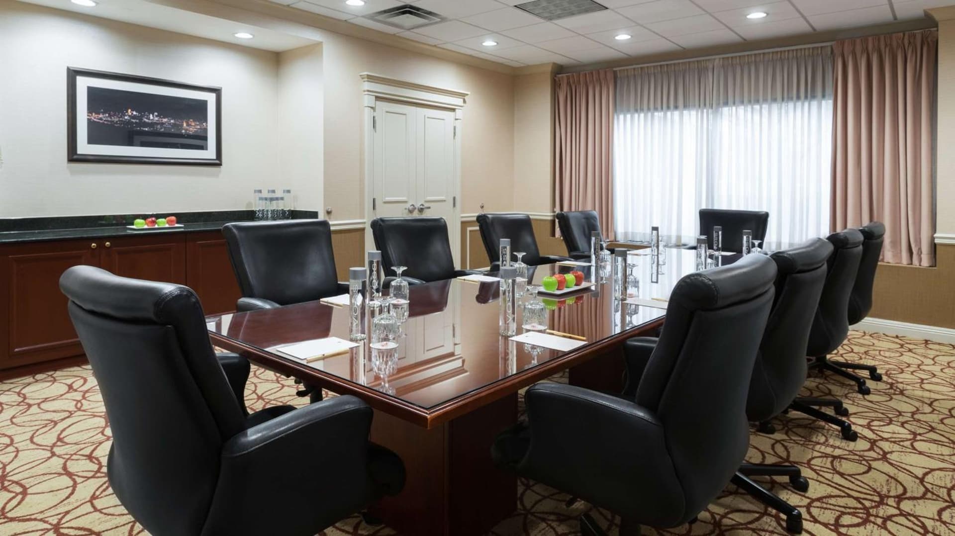 DoubleTree Suites by Hilton Hotel Cincinnati - Blue Ash gallery photo in Sharonville, OH — image 9
