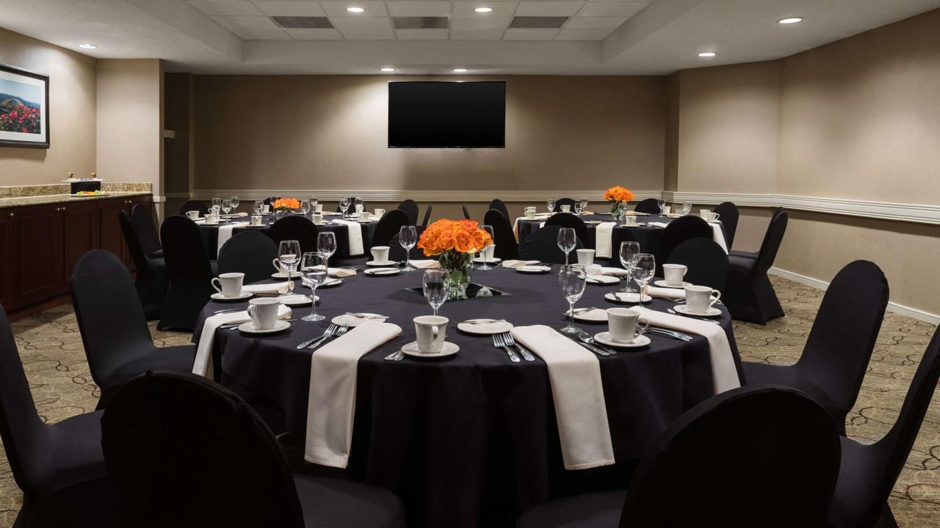 DoubleTree Suites by Hilton Hotel Cincinnati - Blue Ash gallery photo in Sharonville, OH — image 5