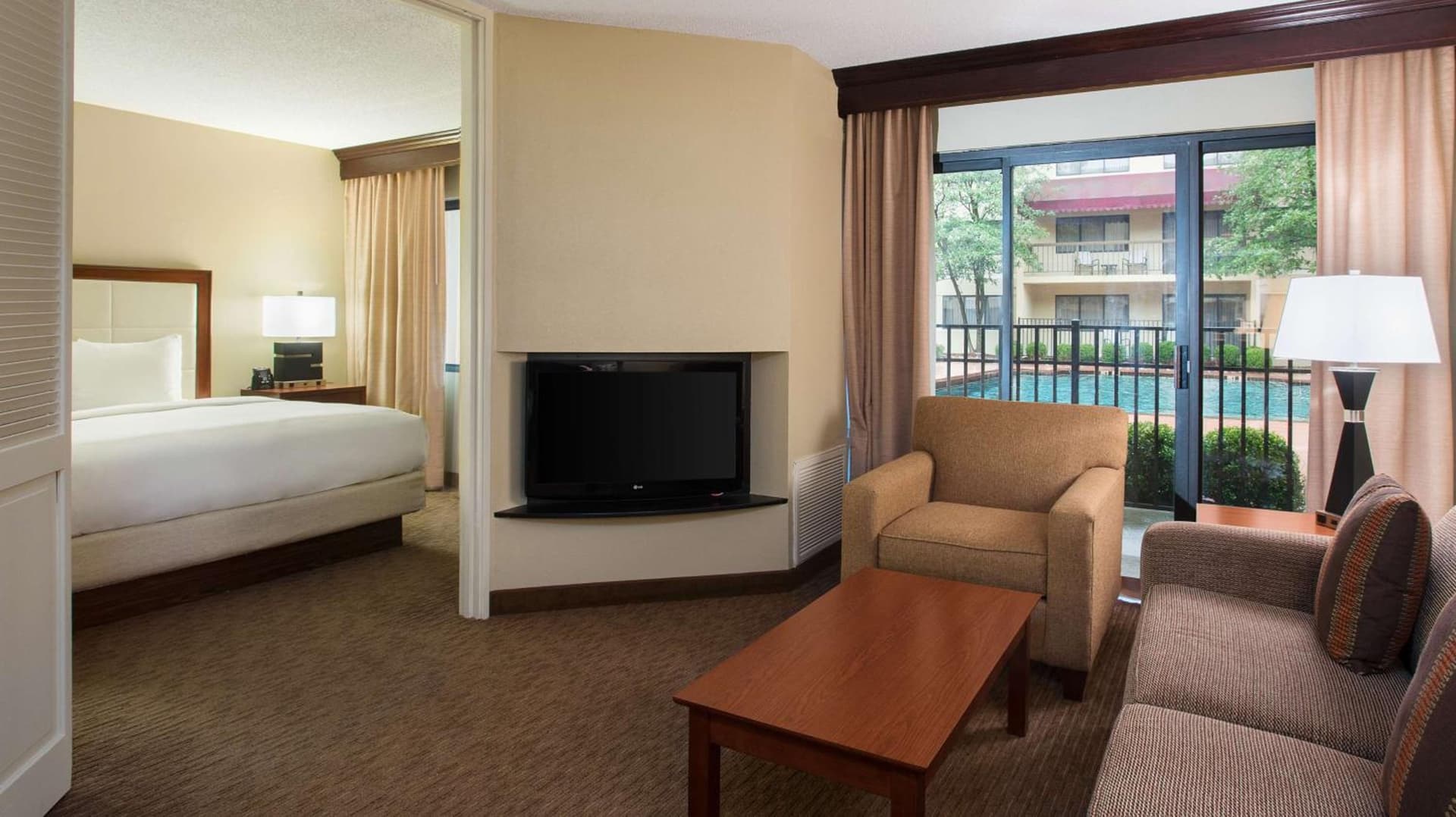 DoubleTree Suites by Hilton Hotel Cincinnati - Blue Ash gallery photo in Sharonville, OH — image 13