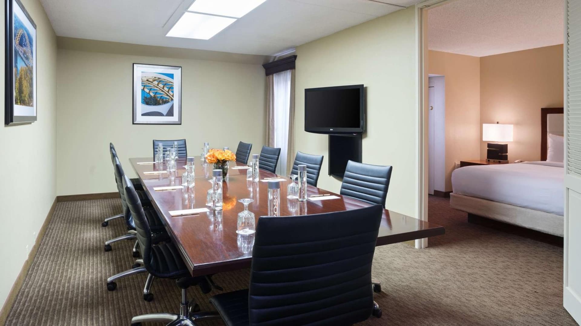 DoubleTree Suites by Hilton Hotel Cincinnati - Blue Ash gallery photo in Sharonville, OH — image 25