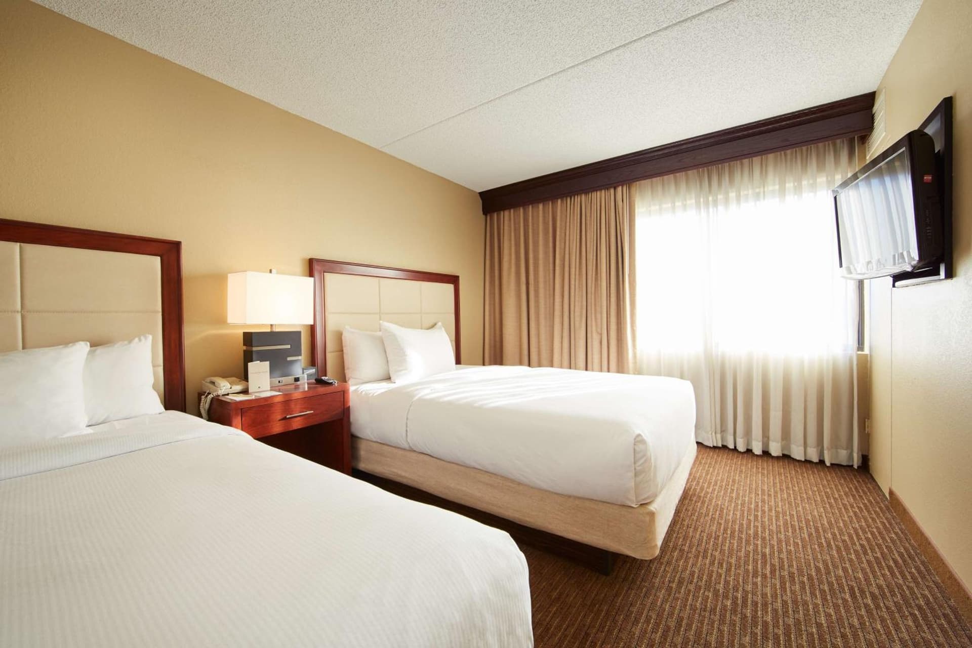 DoubleTree Suites by Hilton Hotel Cincinnati - Blue Ash gallery photo in Sharonville, OH — image 34