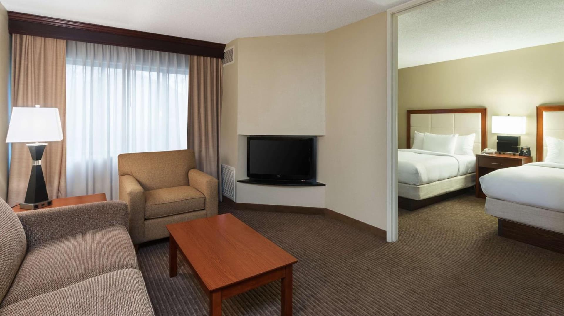 DoubleTree Suites by Hilton Hotel Cincinnati - Blue Ash gallery photo in Sharonville, OH — image 22
