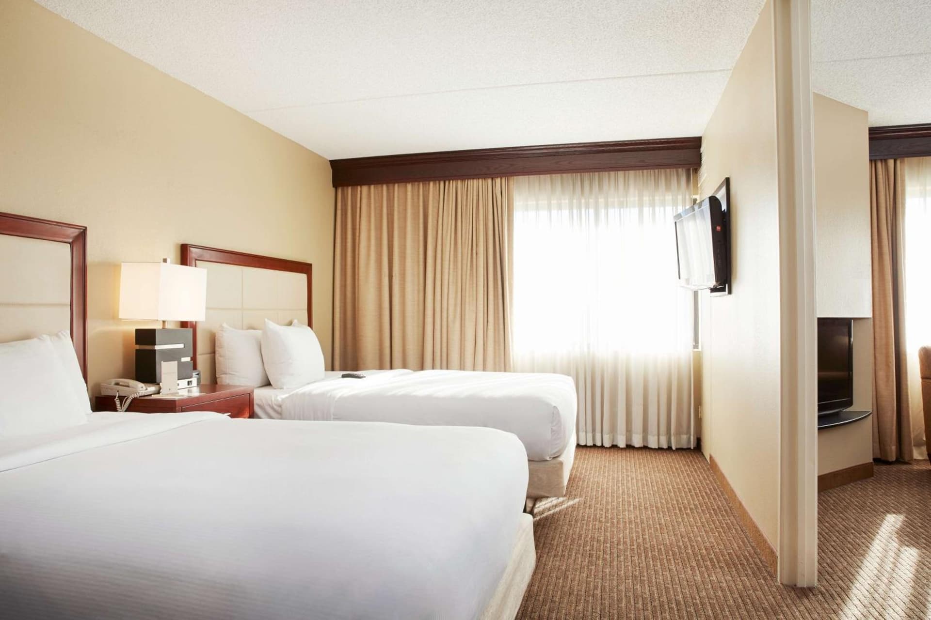 DoubleTree Suites by Hilton Hotel Cincinnati - Blue Ash gallery photo in Sharonville, OH — image 20
