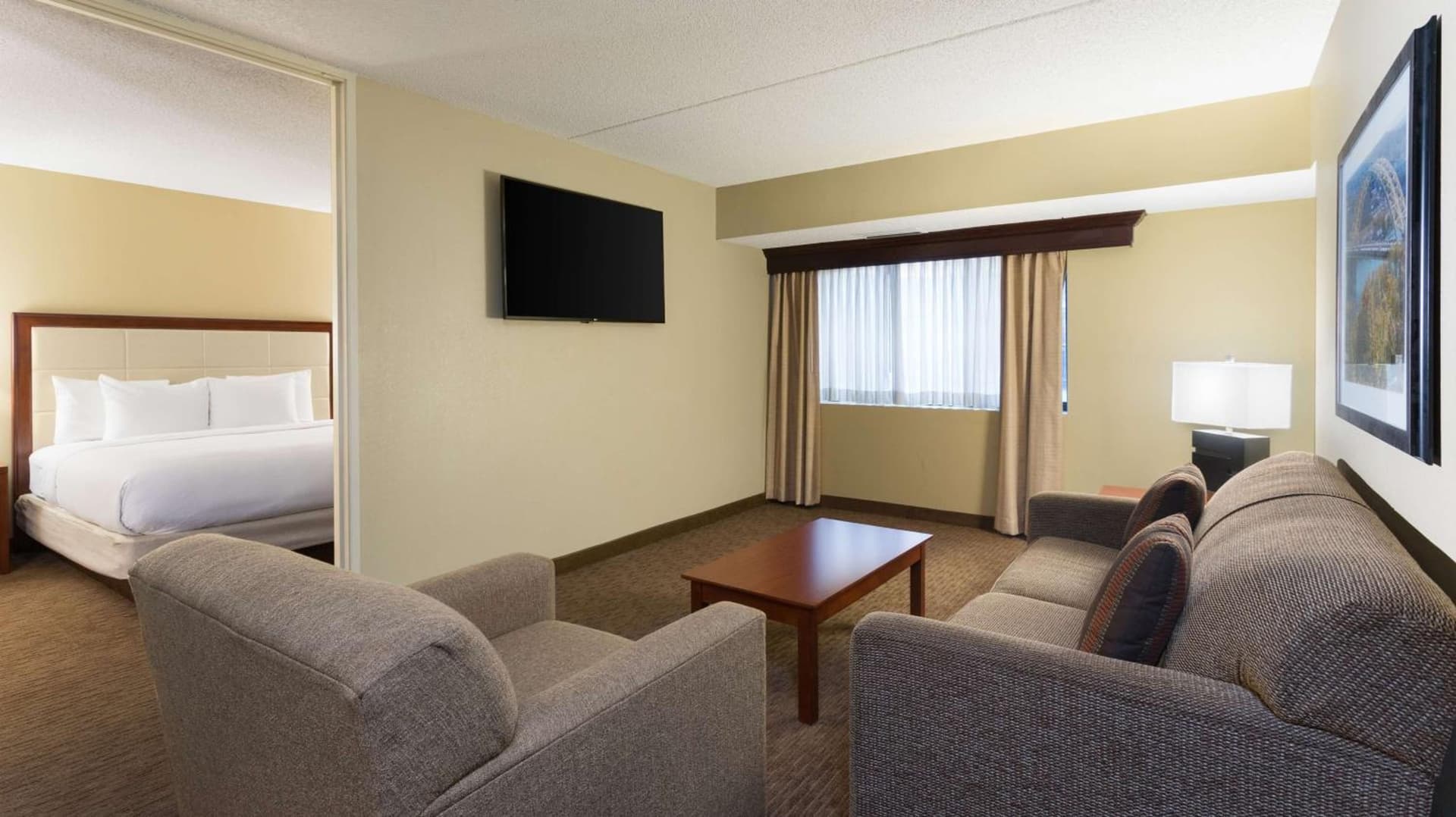 DoubleTree Suites by Hilton Hotel Cincinnati - Blue Ash gallery photo in Sharonville, OH — image 23