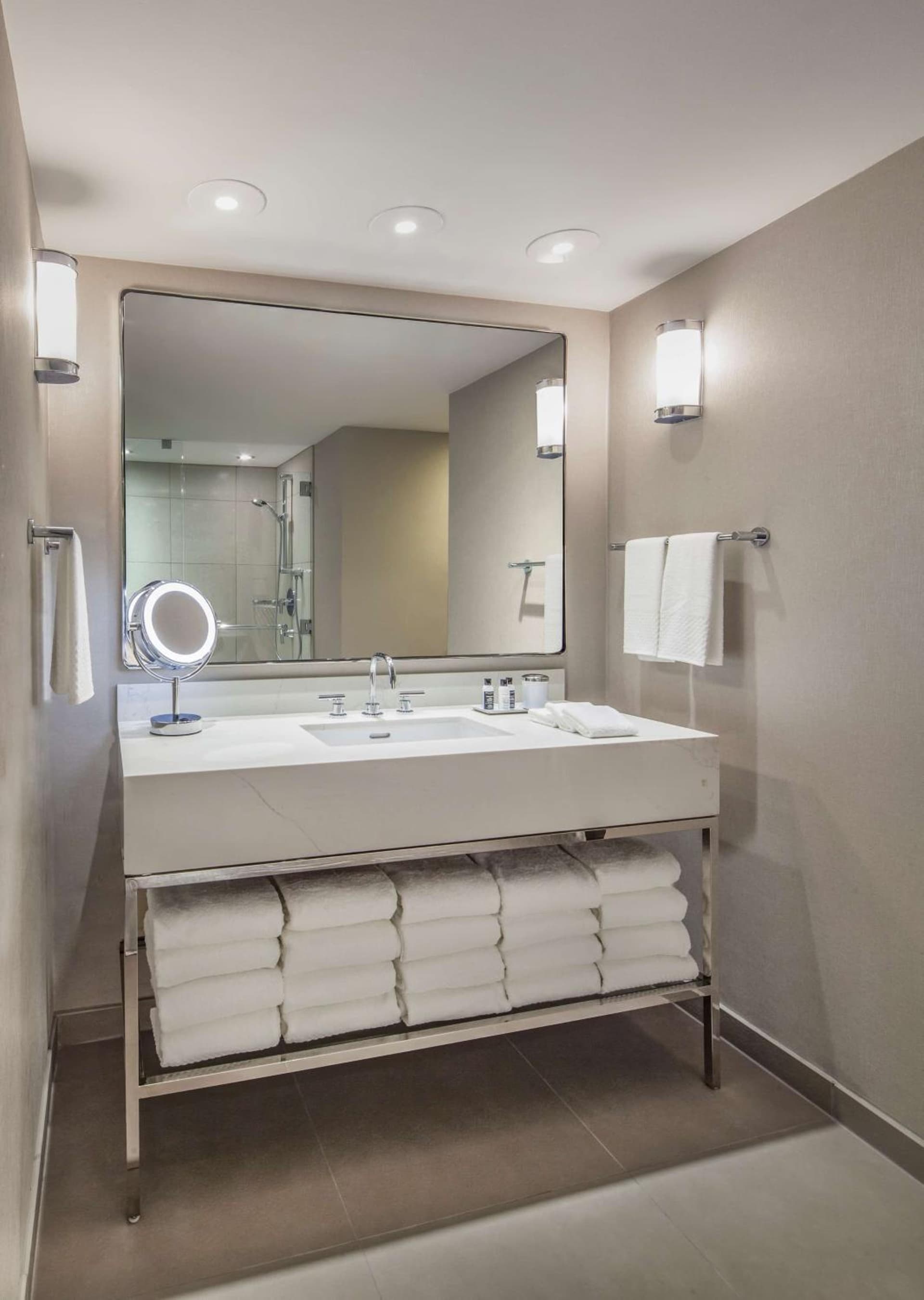 The Marquette Hotel, Curio Collection by Hilton gallery photo in Minneapolis, MN — image 33