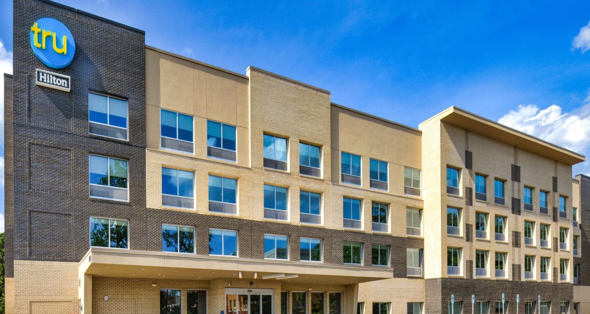 Tru By Hilton Raleigh Durham Airport property views in Morrisville, NC — gallery photo 3
