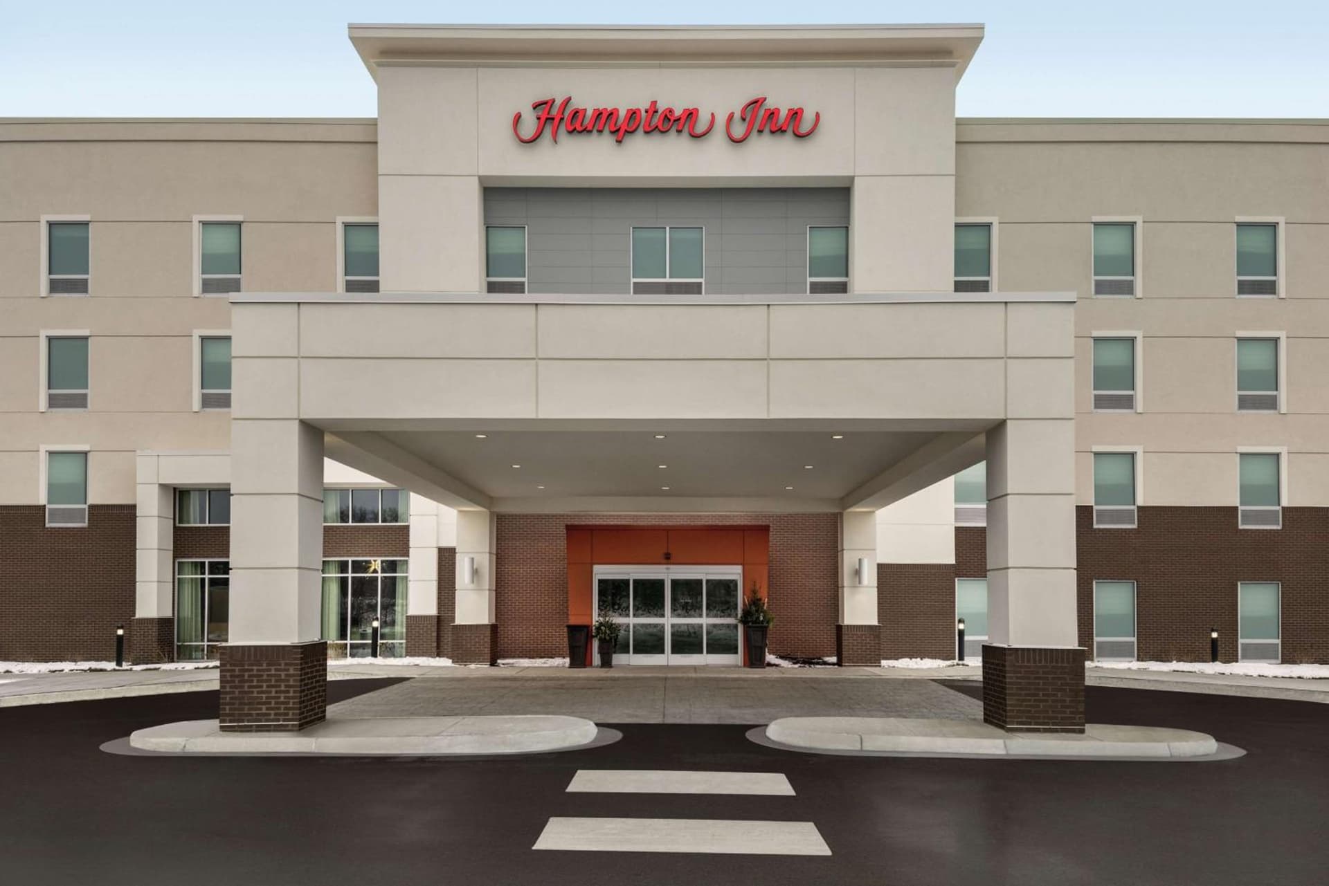 Hampton Inn Brooklyn Park interior in Brooklyn Park, MN — gallery photo 2