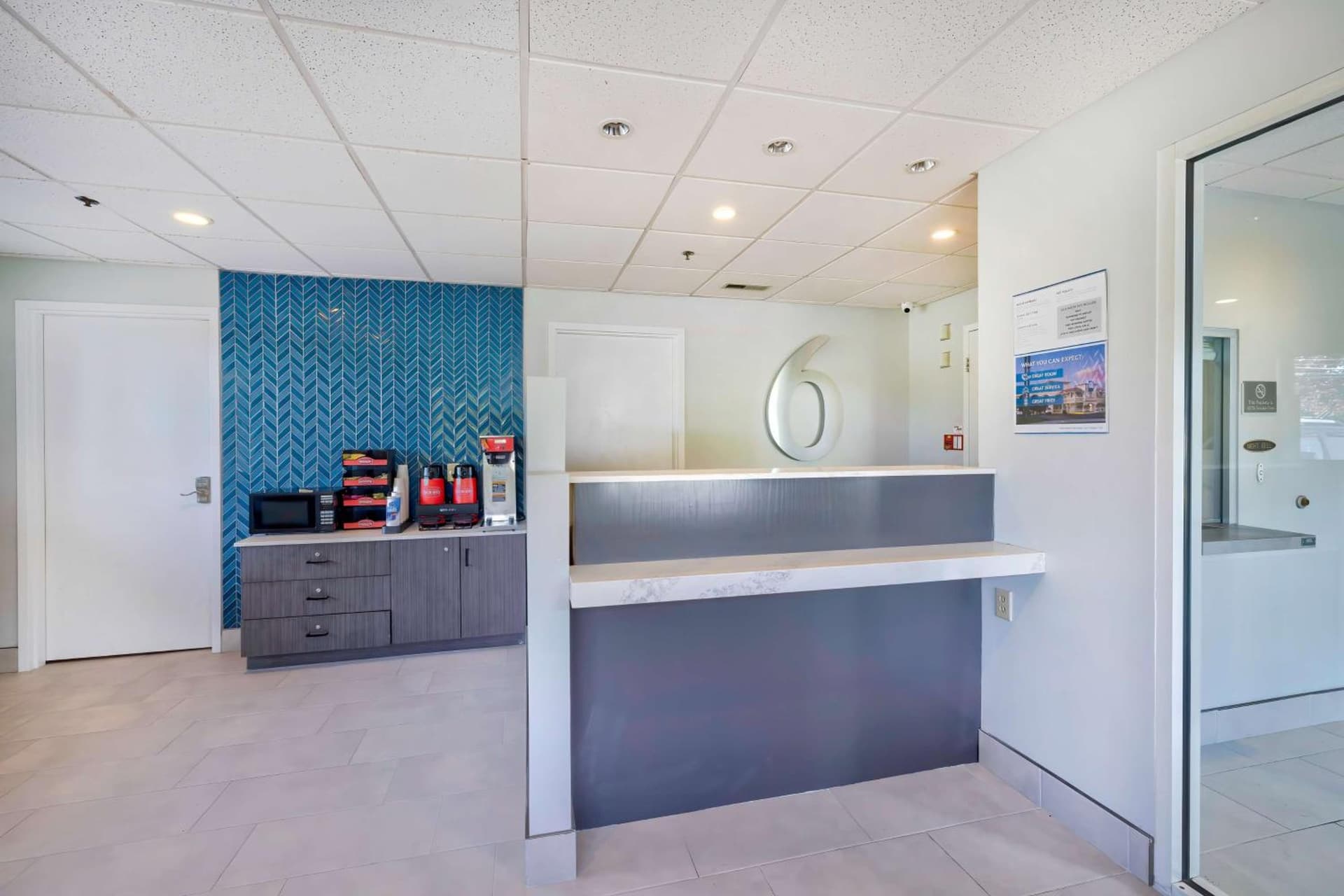Motel 6 Bethel, CT - Danbury interior in Bethel — gallery photo 2