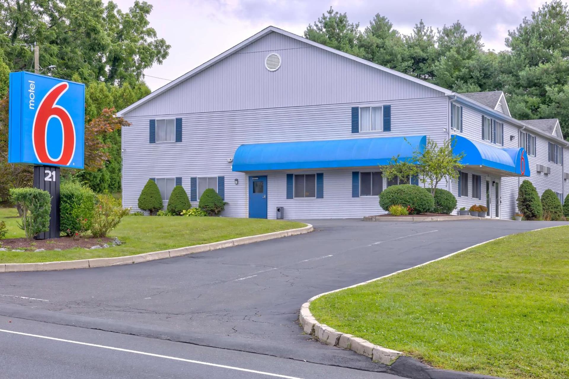 Motel 6 Bethel, CT - Danbury property views in Bethel — gallery photo 3