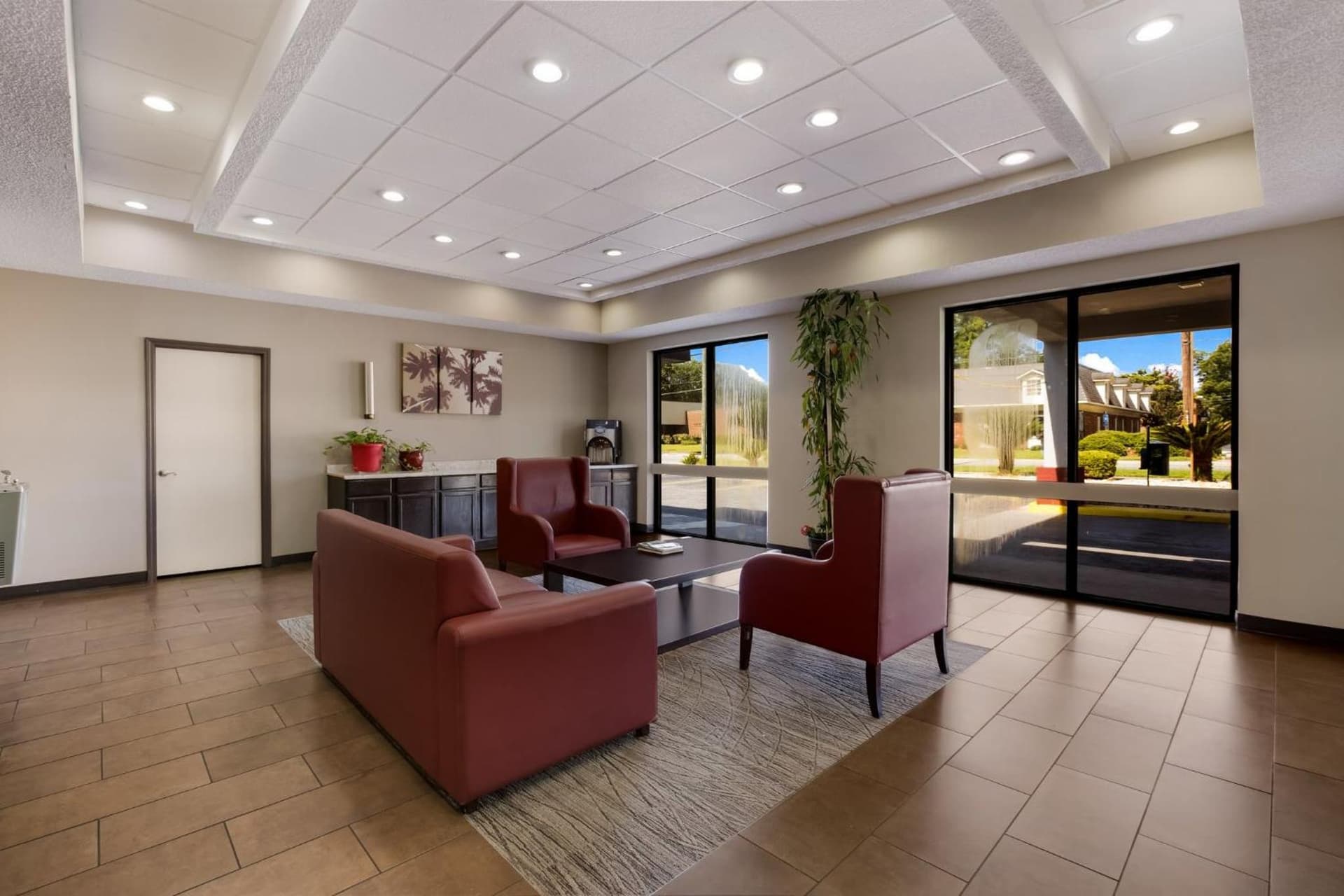 Red Roof Inn & Suites Statesboro - University interior in Statesboro, GA — gallery photo 2