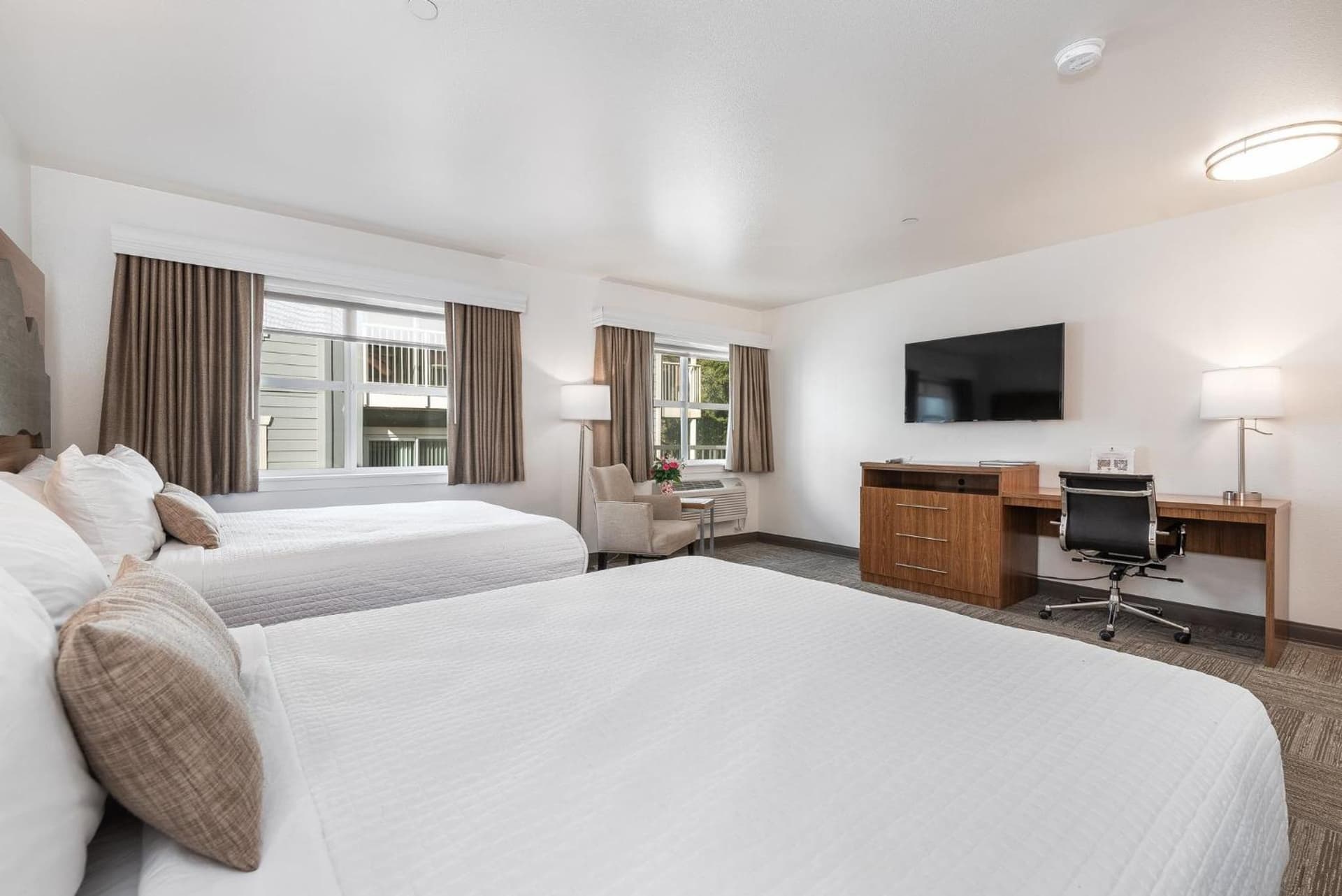 Marshall Suites Bainbridge Island, SureStay Collection by BW property views in Bainbridge, WA — gallery photo 3