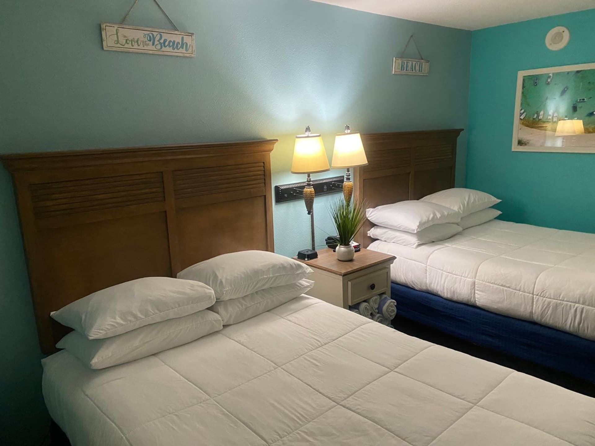 Oceanfront Oasis interior in Myrtle Beach, SC — gallery photo 2