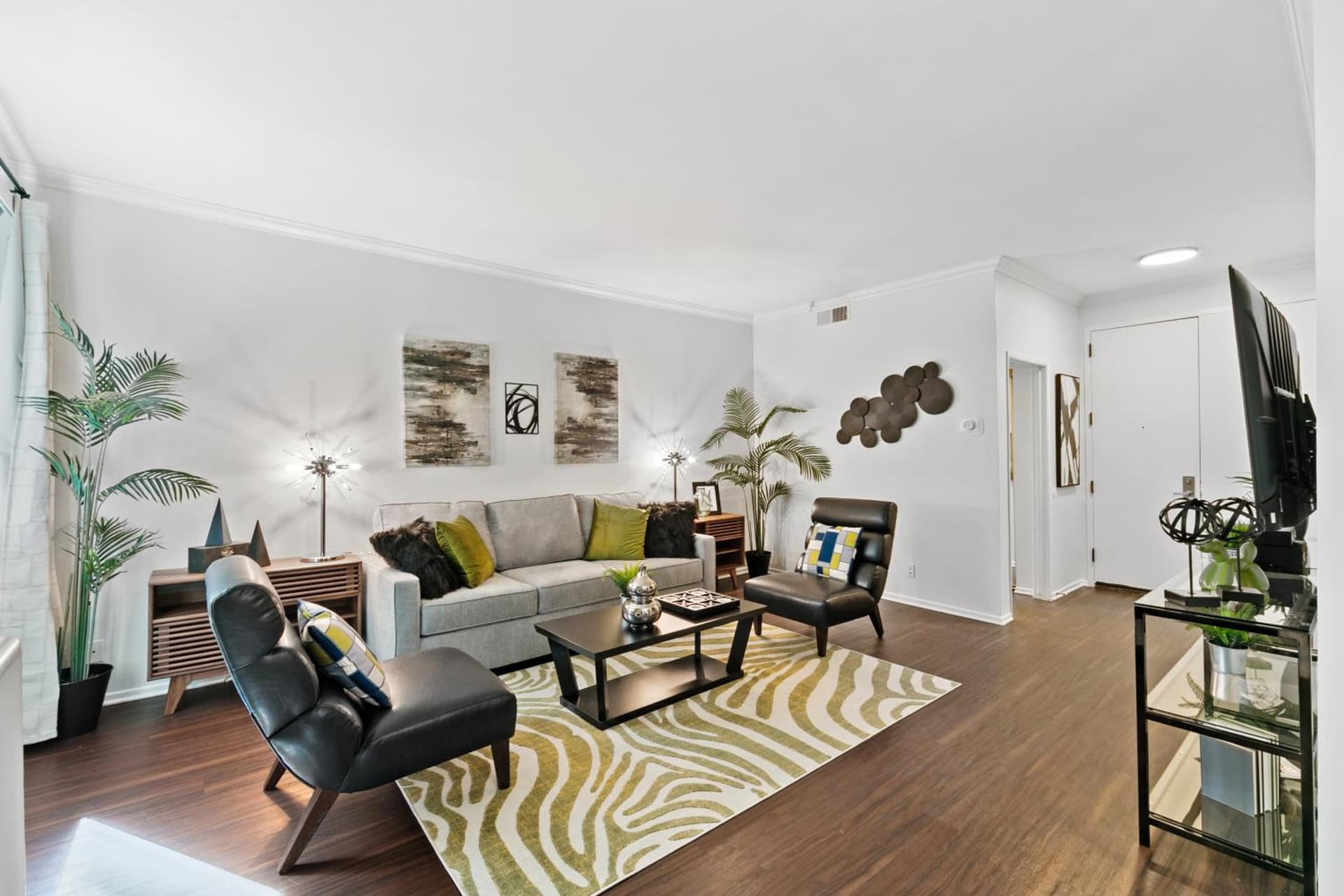 Beverly Hills Gem 1 BR Apt with Parking 218 property views in Los Angeles, CA — gallery photo 3