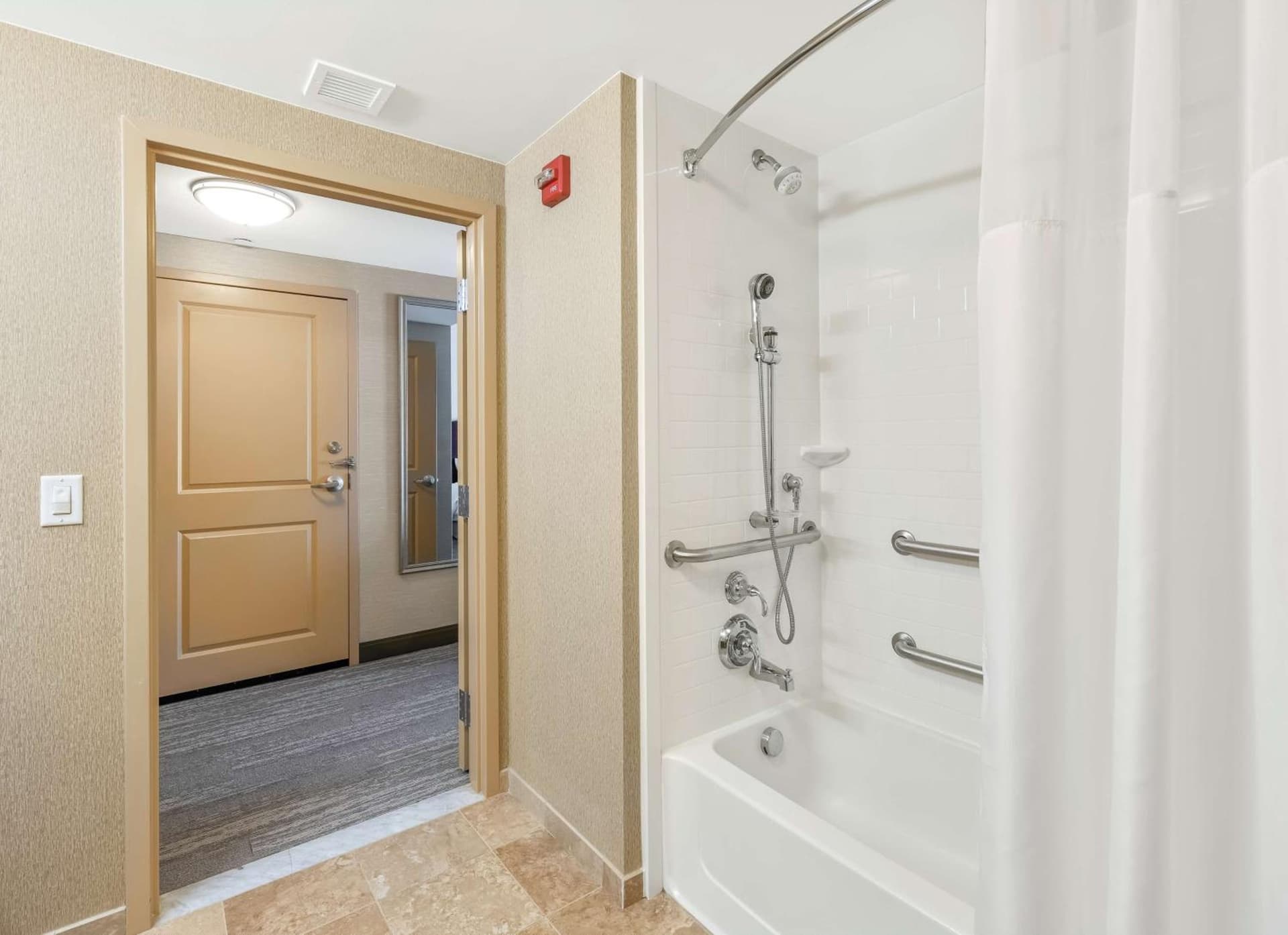 Hampton Inn Nashua gallery photo in Nashua, NH — image 11