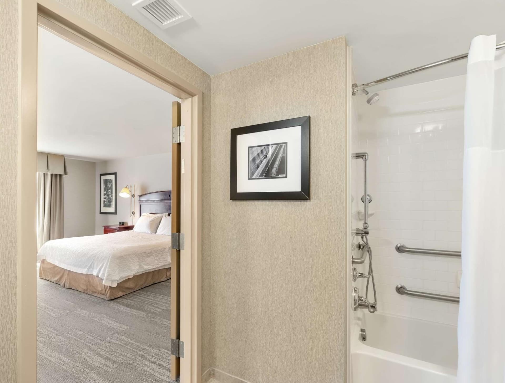 Hampton Inn Nashua gallery photo in Nashua, NH — image 13