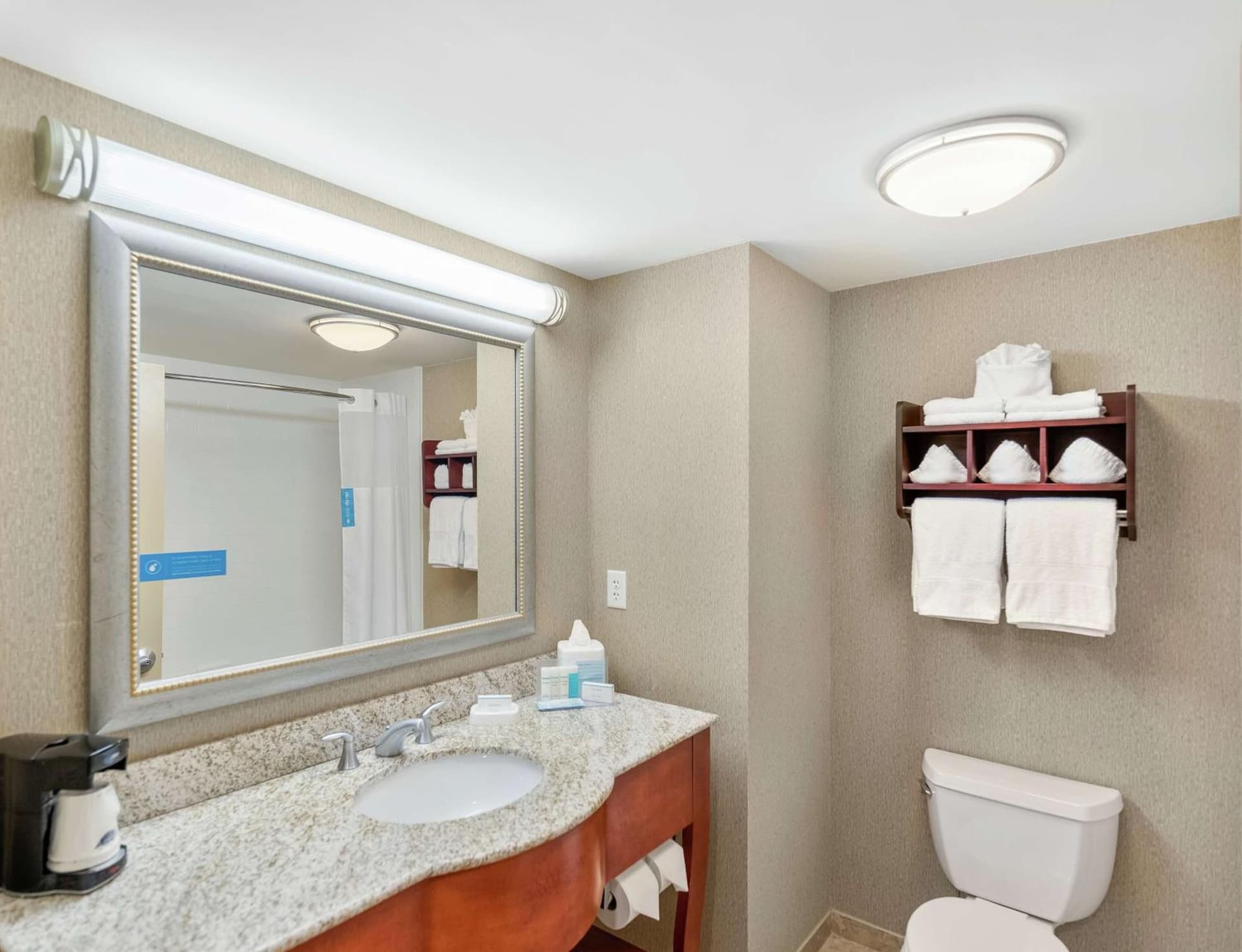Hampton Inn Nashua gallery photo in Nashua, NH — image 15