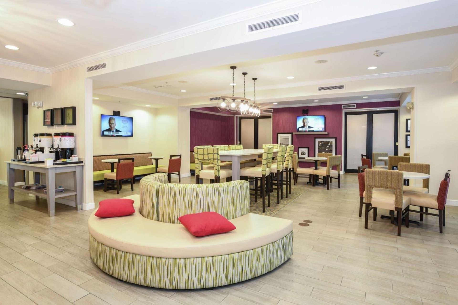 Hampton Inn Jacksonville - East Regency Square property views in Jacksonville, FL — gallery photo 3