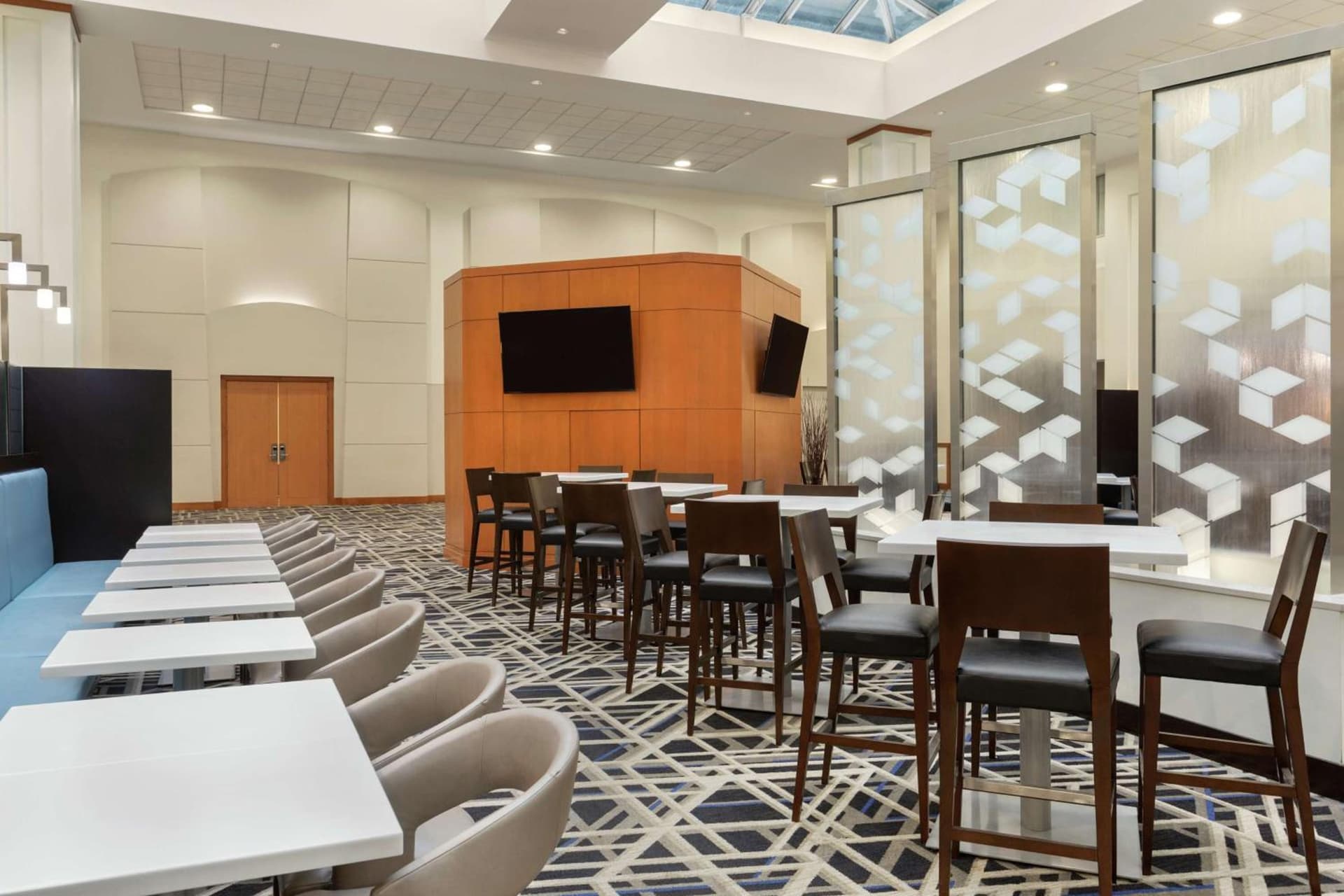 Embassy Suites Boston at Logan Airport property views in Boston, MA — gallery photo 3