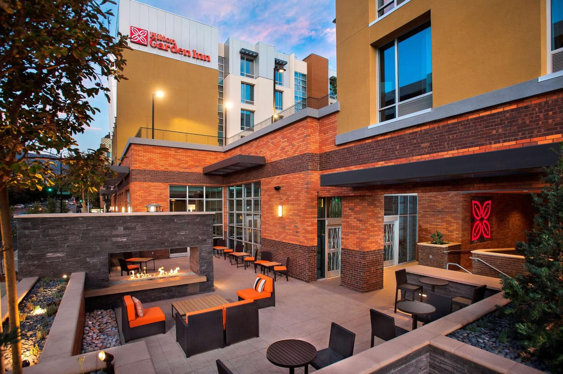 Hilton Garden Inn Burbank Los Angeles interior in Burbank, CA — gallery photo 2
