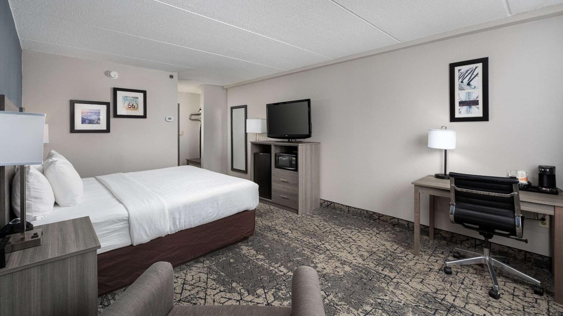 Clarion Hotel & Convention Center Joliet gallery photo in Joliet, IL — image 16