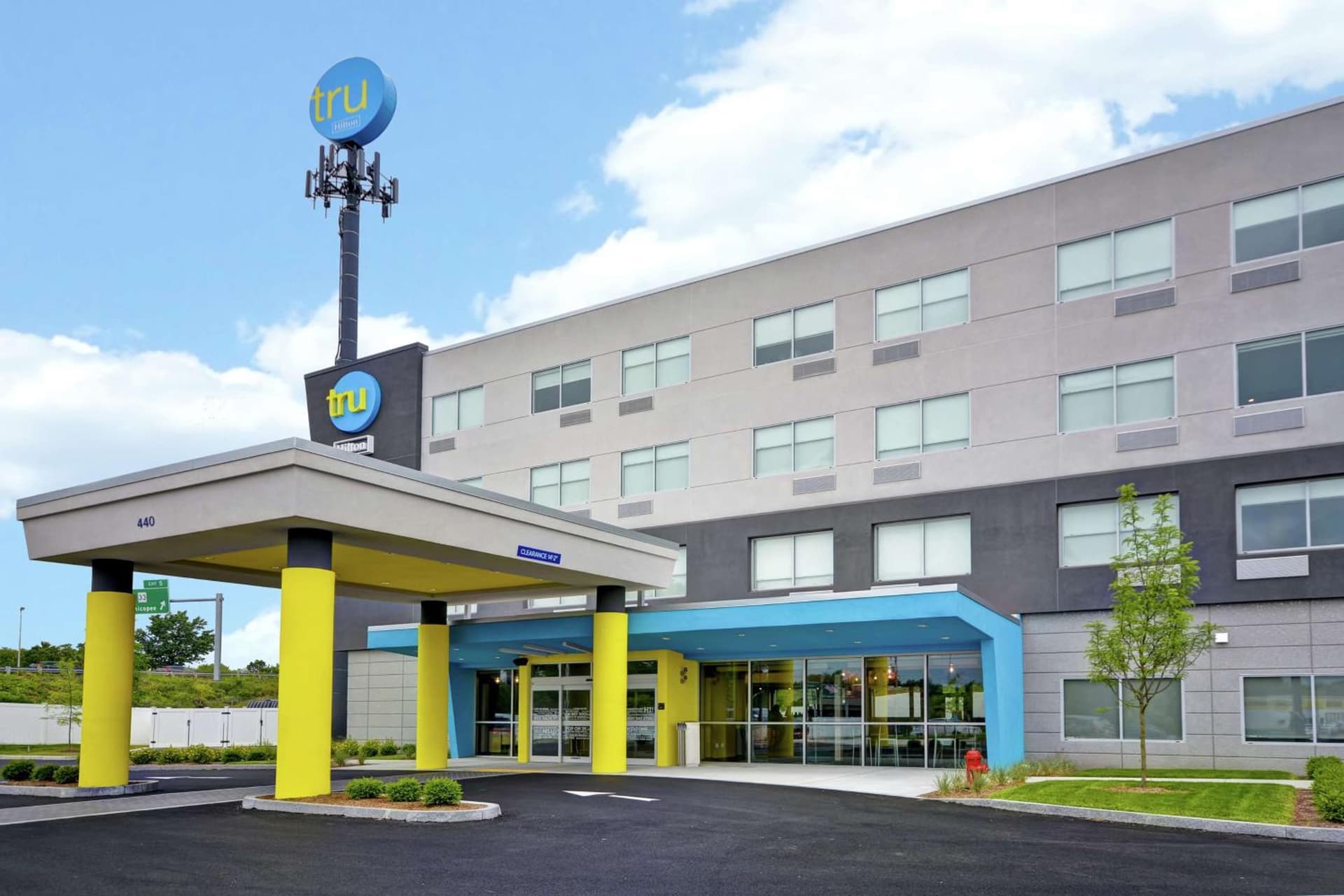 Tru By Hilton Chicopee Springfield interior in Chicopee, MA — gallery photo 2