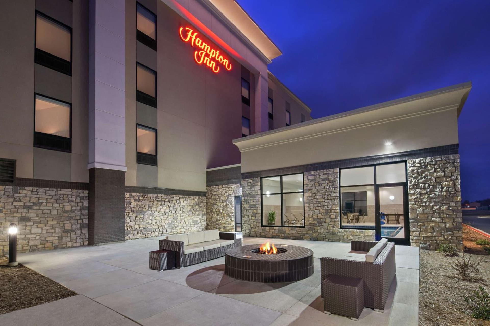 Hampton Inn Sikeston interior in Sikeston, MO — gallery photo 2