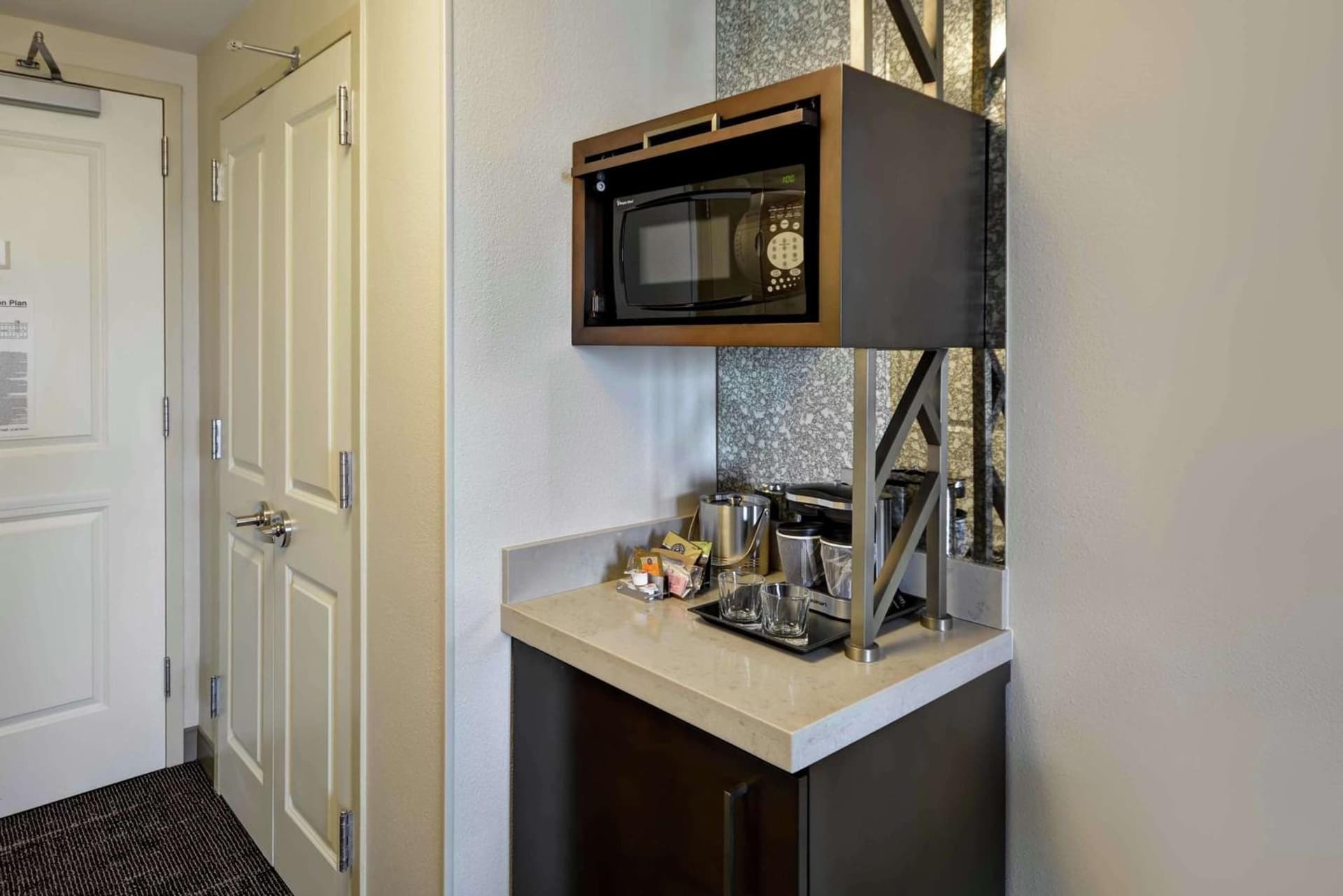 DoubleTree by Hilton Chicago Midway Airport, IL interior in Bedford Park, IL — gallery photo 2