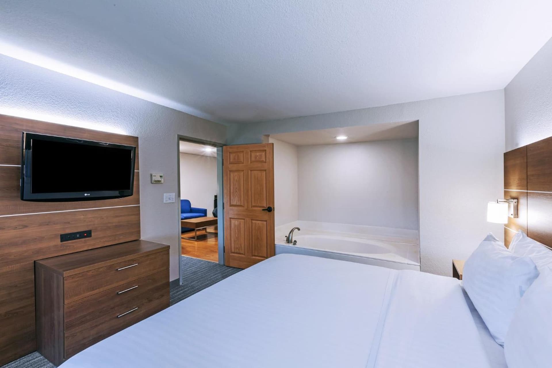 Holiday Inn Express & Suites Tulsa S Broken Arrow Hwy 51 by IHG gallery photo in Broken Arrow, OK — image 48