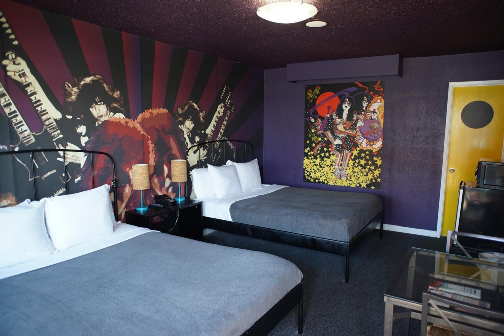 Huntington Surf Inn property views in Huntington Beach, CA — gallery photo 3