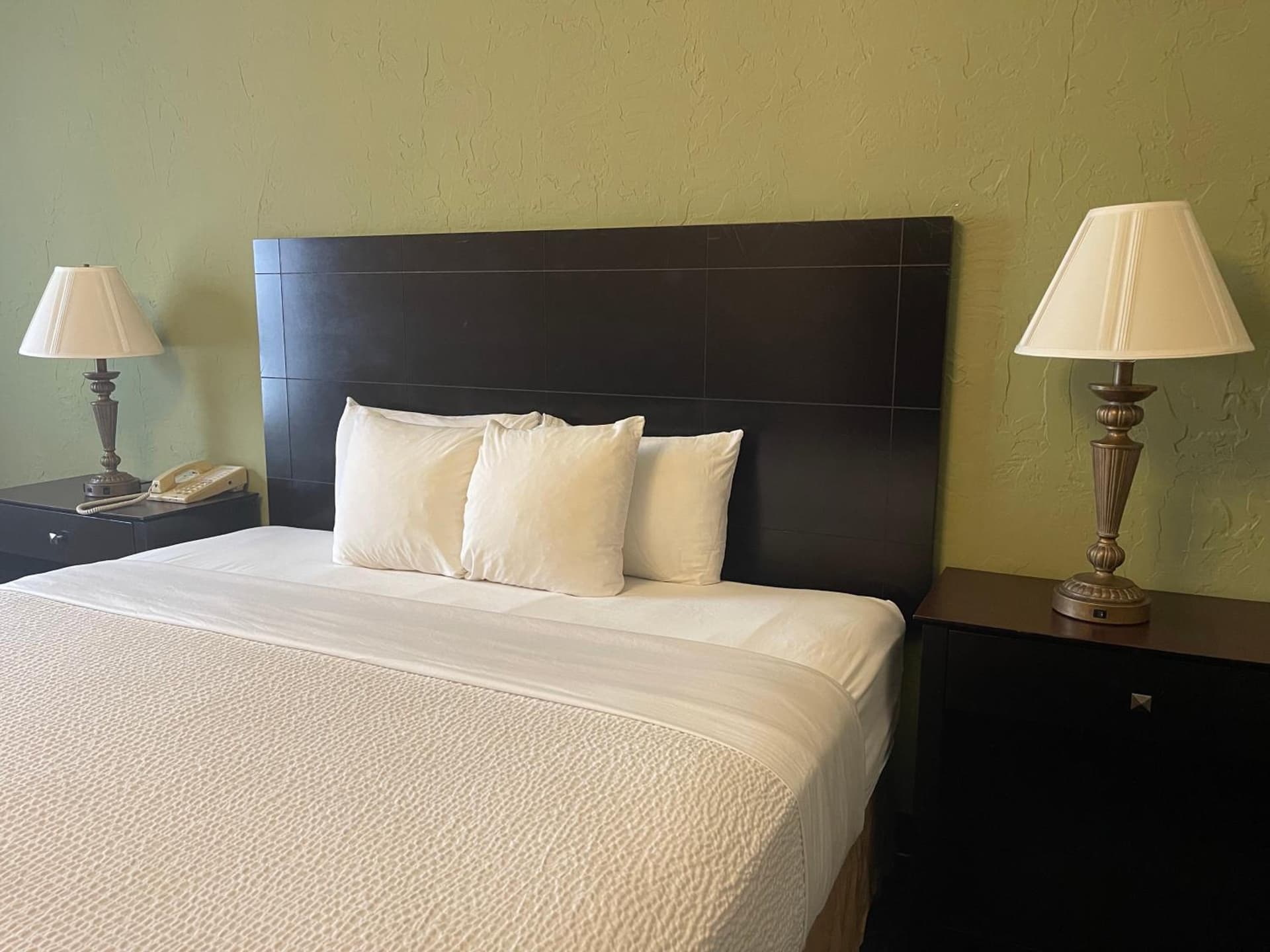 Chateau Hotel and Conference Center gallery photo in Bloomington, IL — image 105