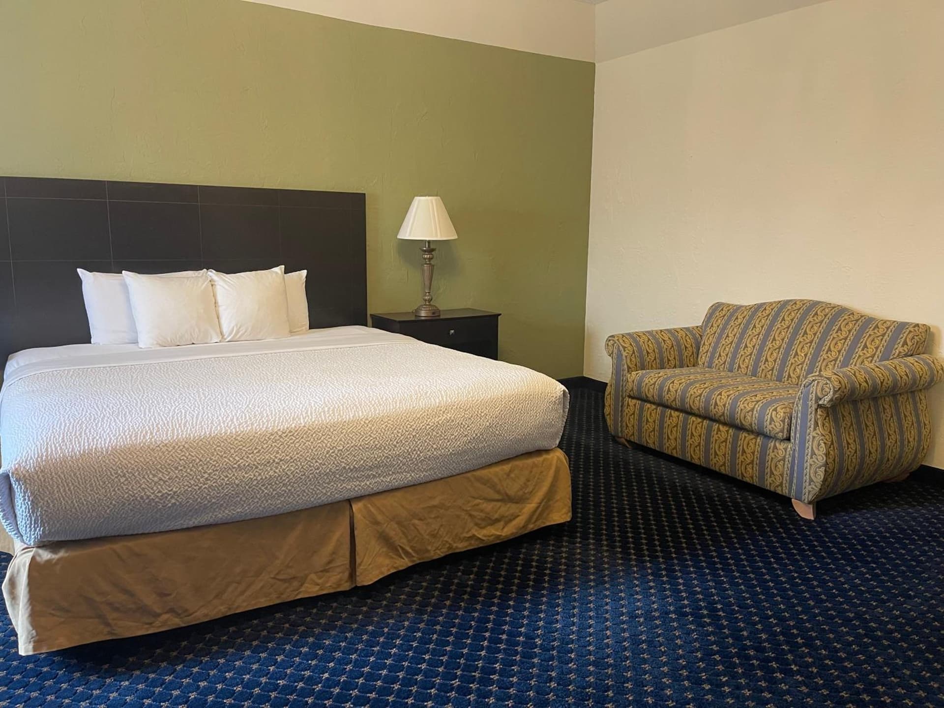 Chateau Hotel and Conference Center gallery photo in Bloomington, IL — image 84