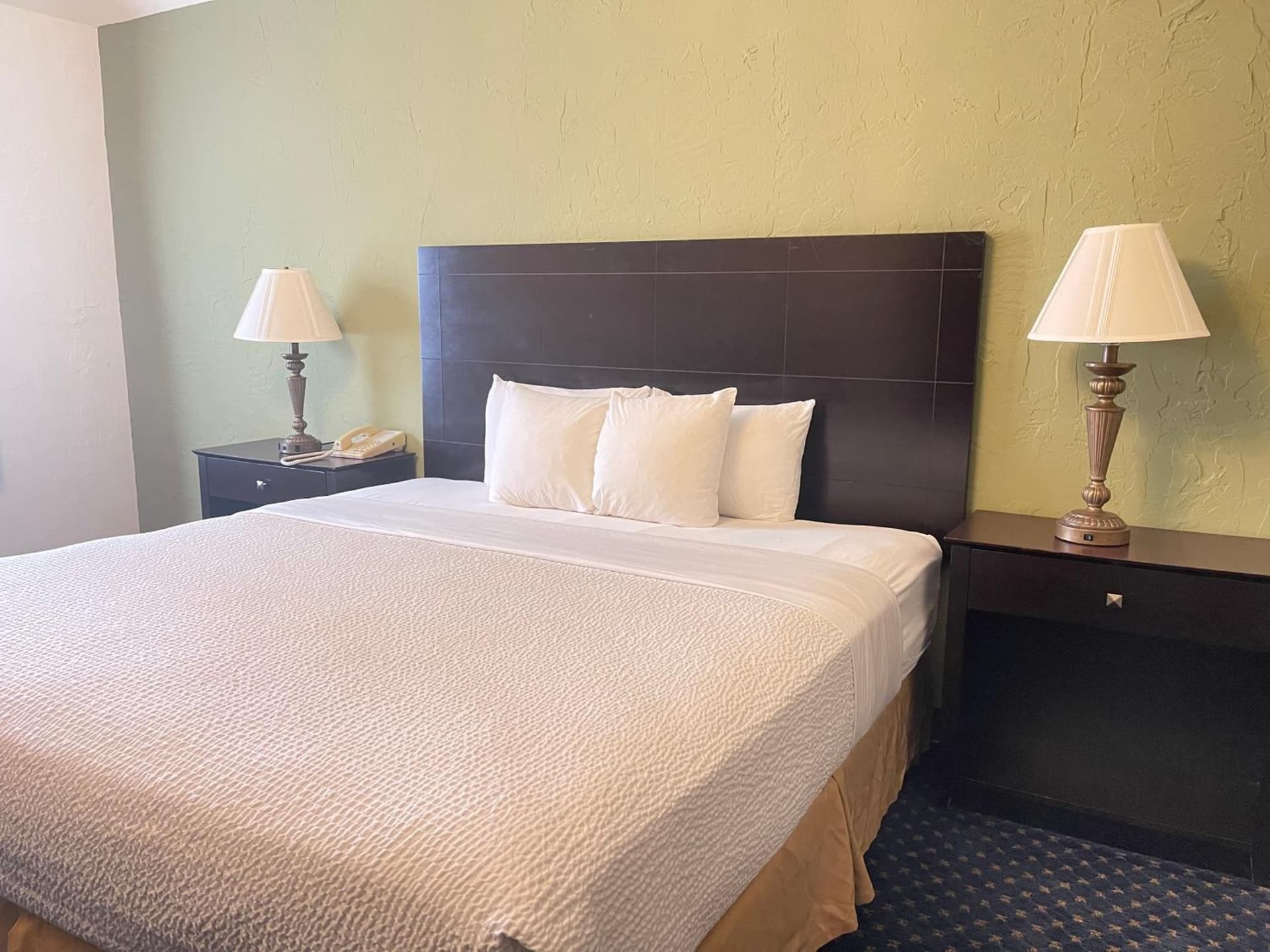 Chateau Hotel and Conference Center gallery photo in Bloomington, IL — image 89